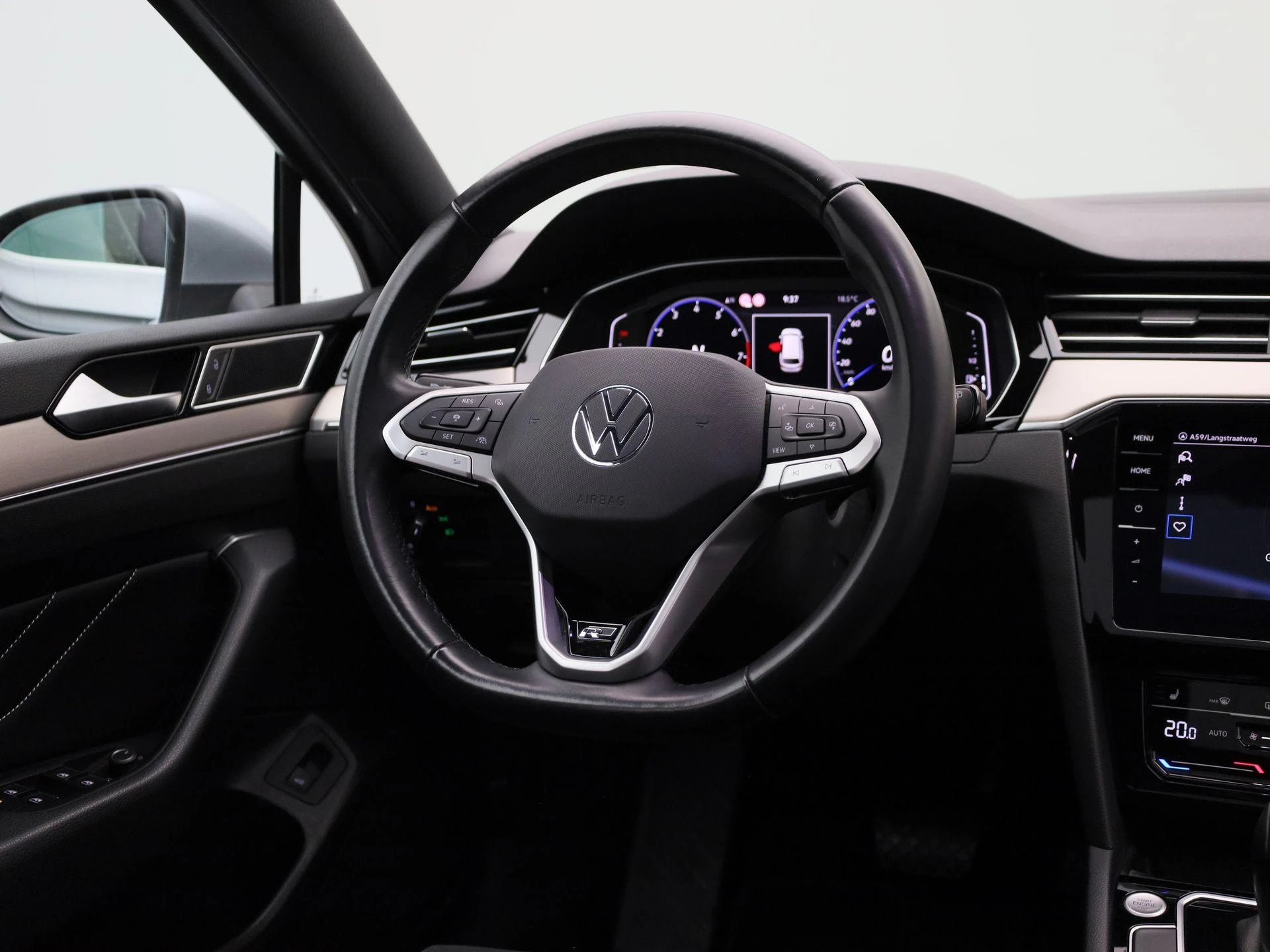 Volkswagen-Passat-image-8
