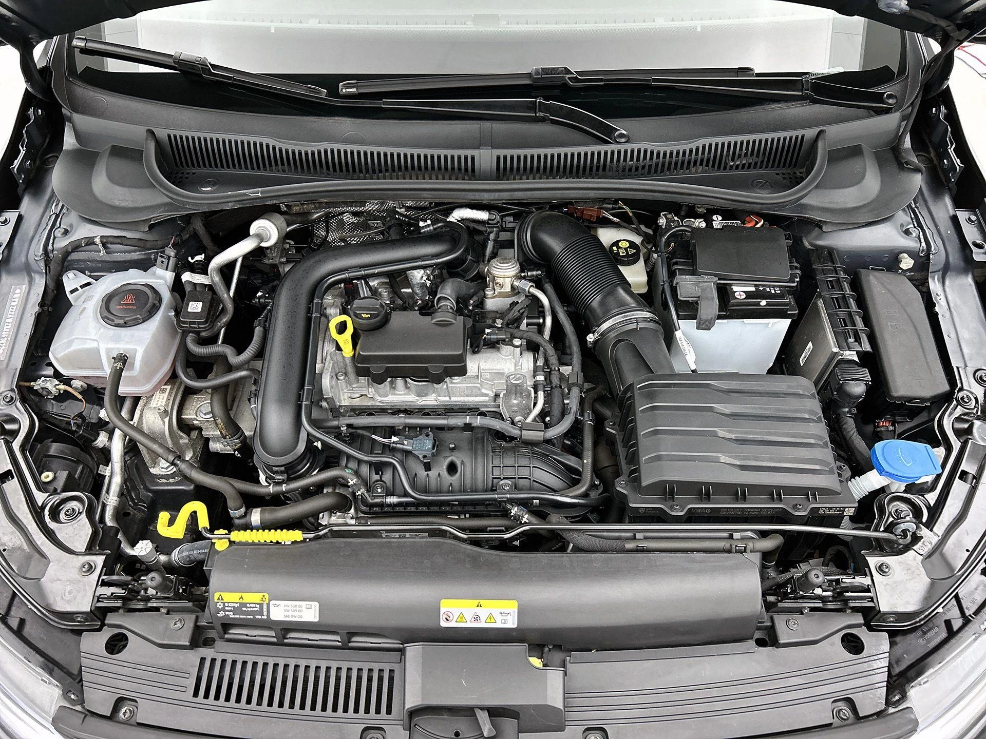Volkswagen-Polo-image-12