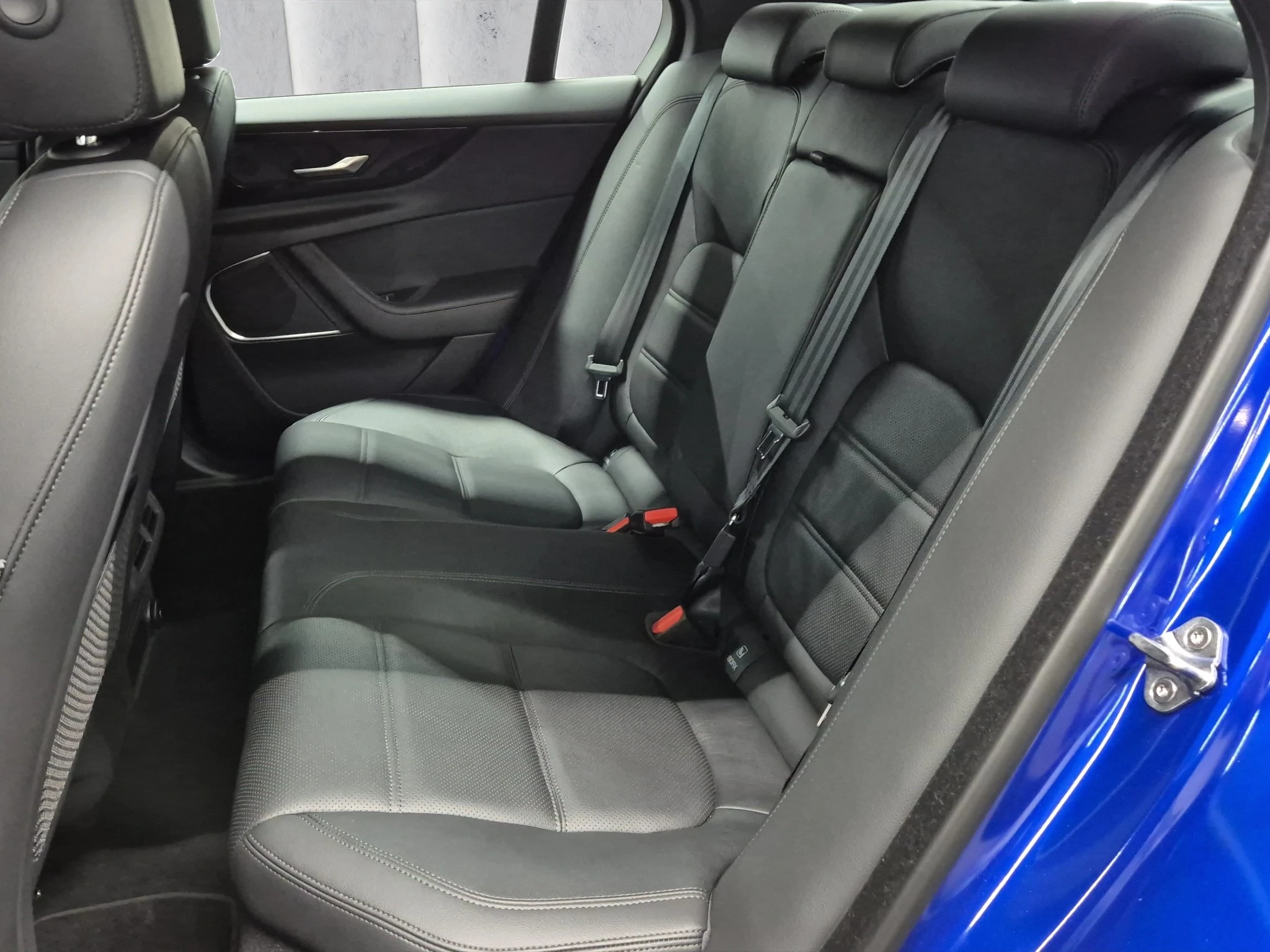 Jaguar-XE-image-10