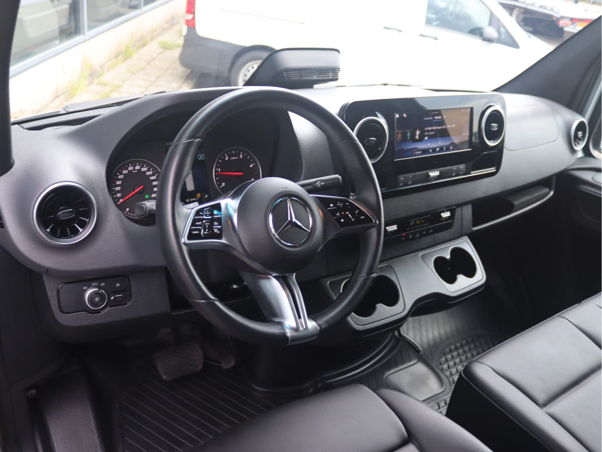 Mercedes-Benz Sprinter 319 CDI L4H2 | AIRCO/NAVI/DISTRONIC/CAMERA | Certified
