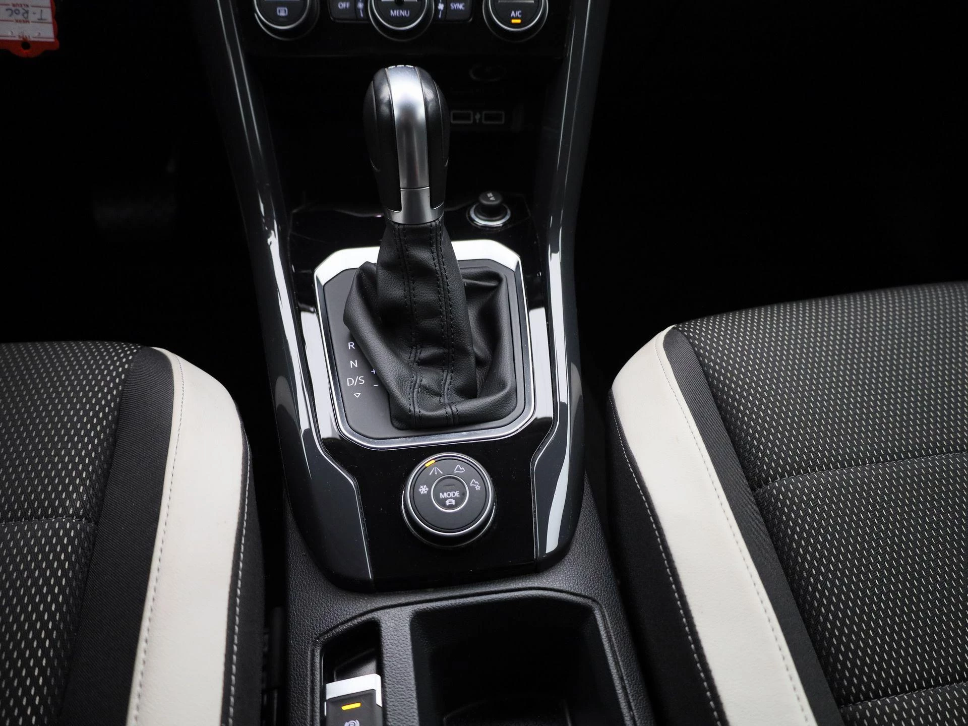 Volkswagen-T-Roc-image-9