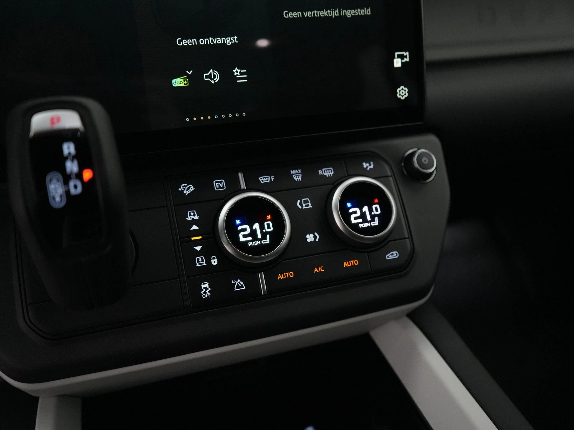 Land Rover-Defender-image-21