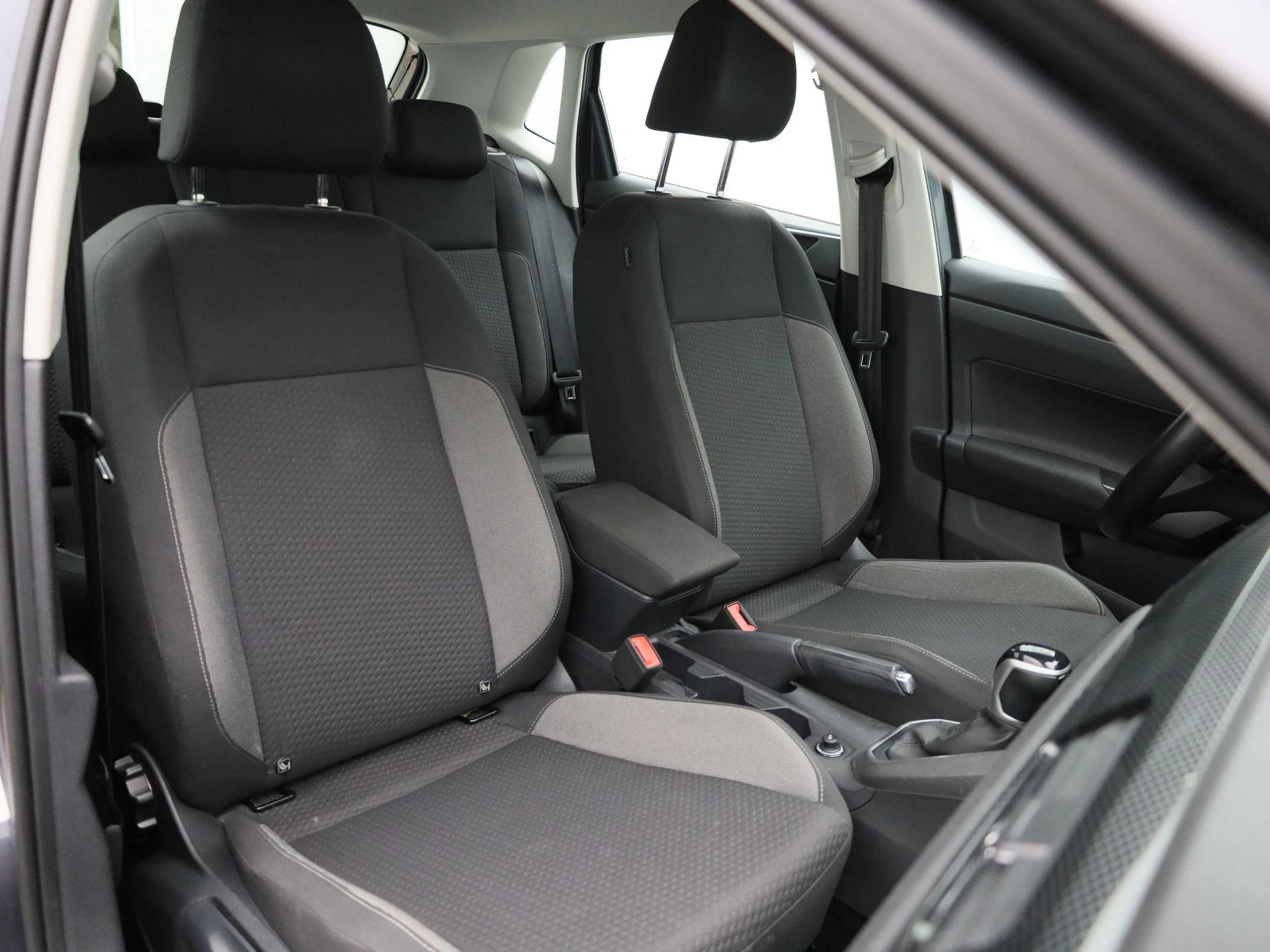 Volkswagen-Polo-image-33