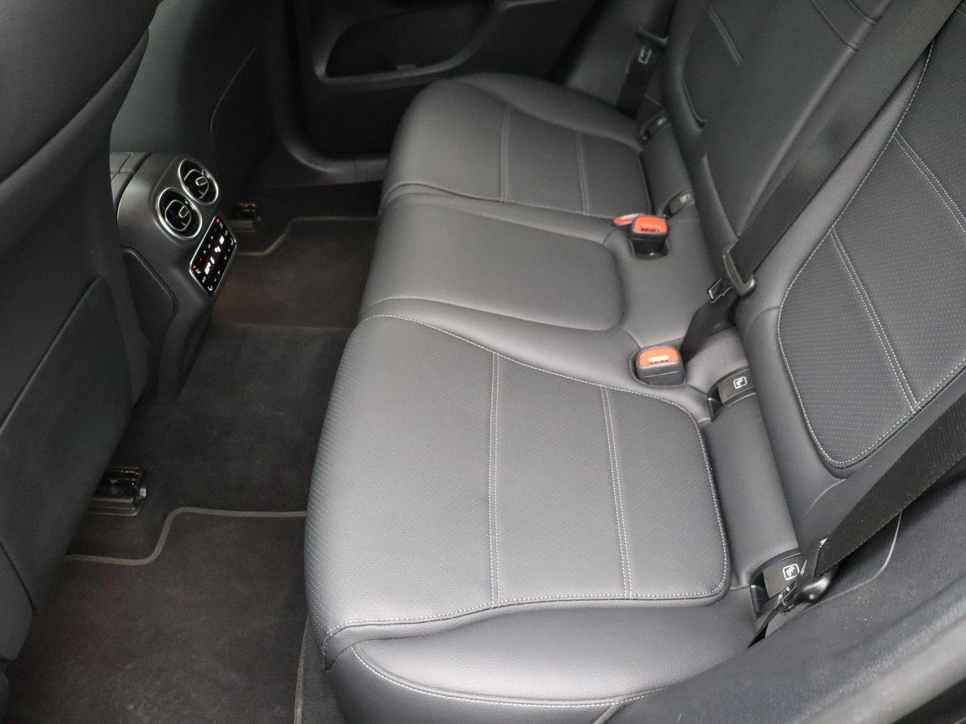 Mercedes-Benz GLC 300 e SUV Luxury Line + LEDER + DIGITAL LIGHT + TREKHAAK + 360 CAMERA +