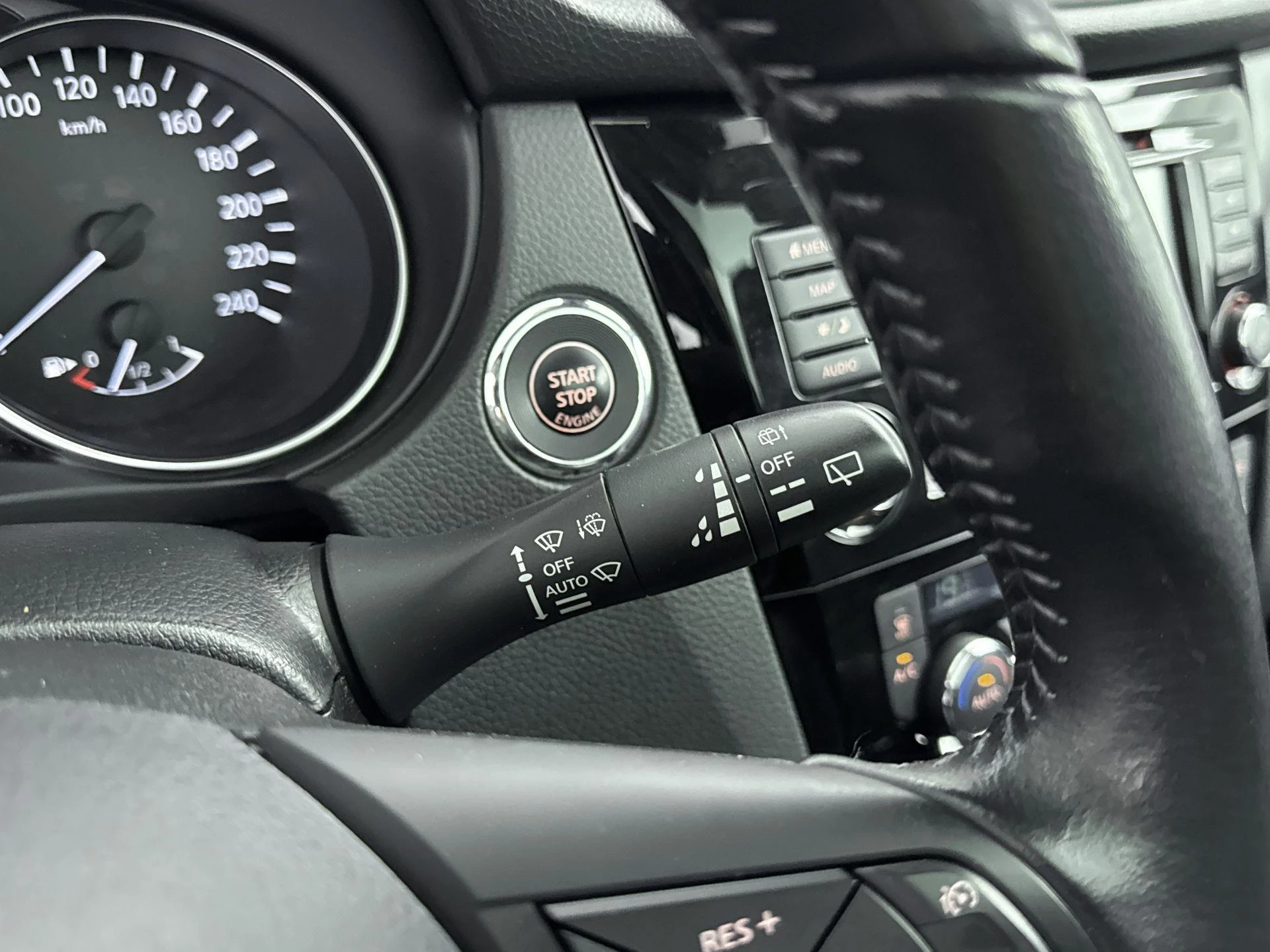 Nissan-QASHQAI-image-8