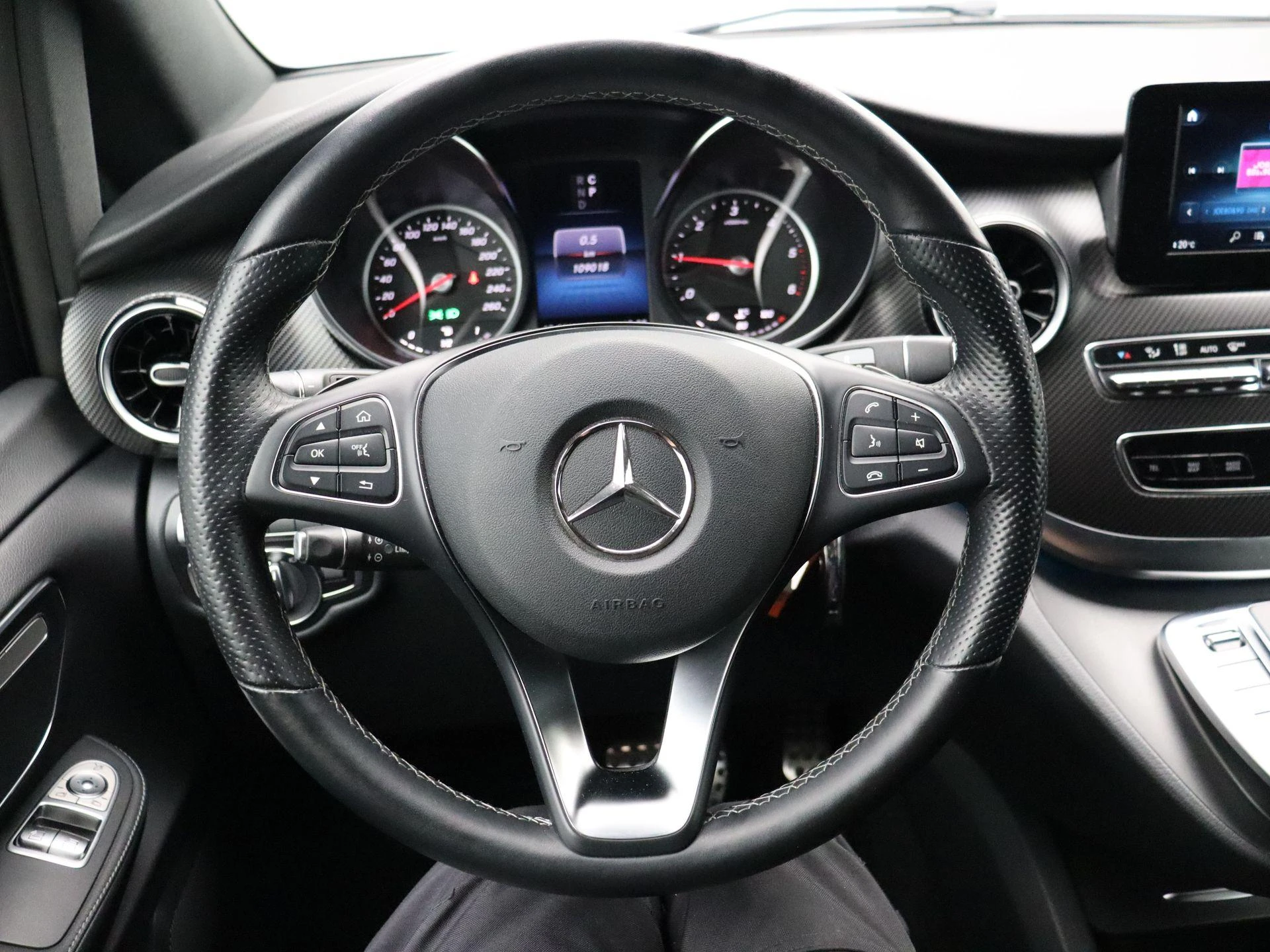 Mercedes-Benz-Classe V-image-13