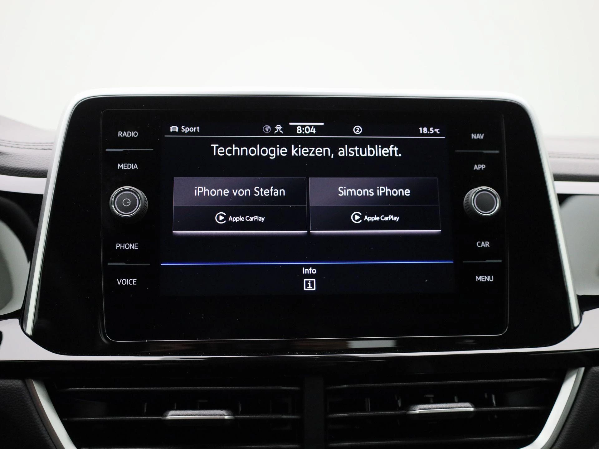 Volkswagen-T-Roc-image-26