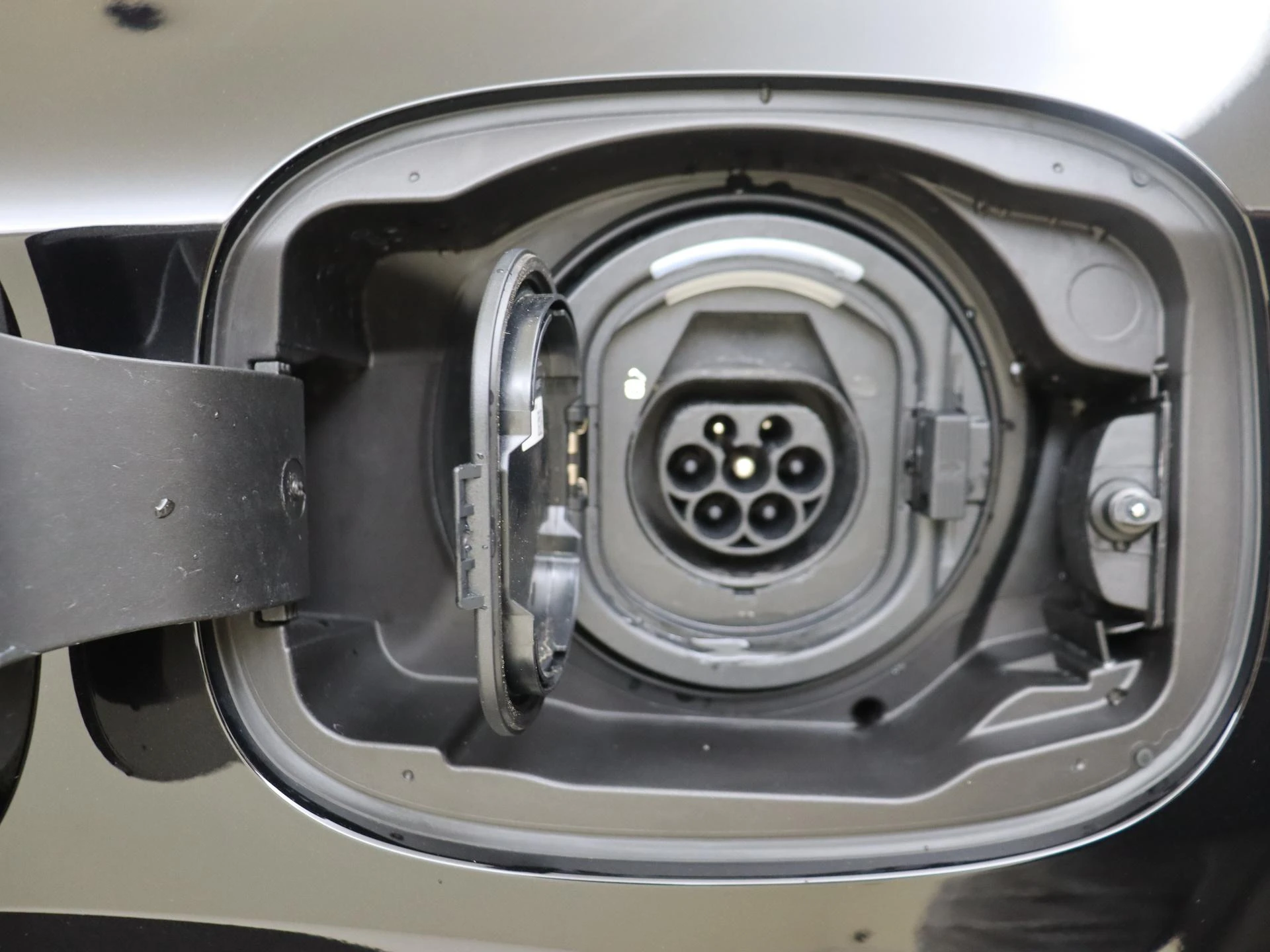 Mercedes-Benz-GLC-image-31