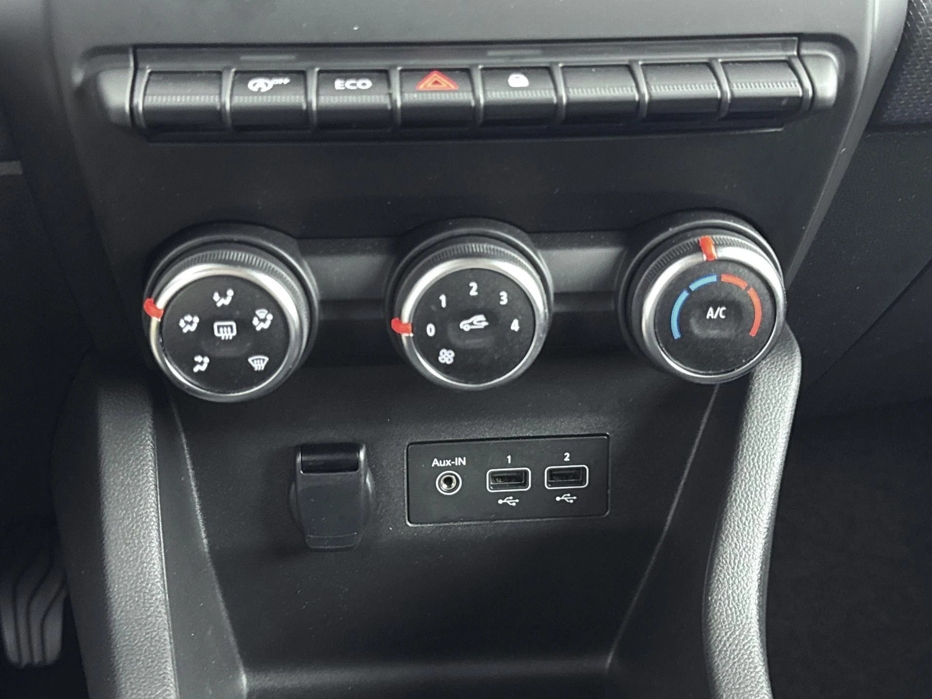 Renault-Clio-image-16