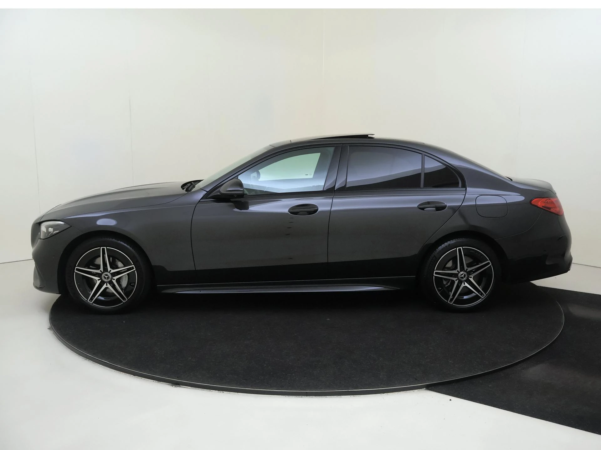 Mercedes-Benz-C-Klasse-image-7