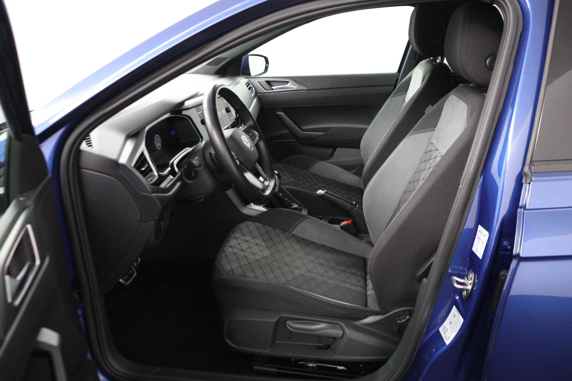 Volkswagen-Polo-image-25