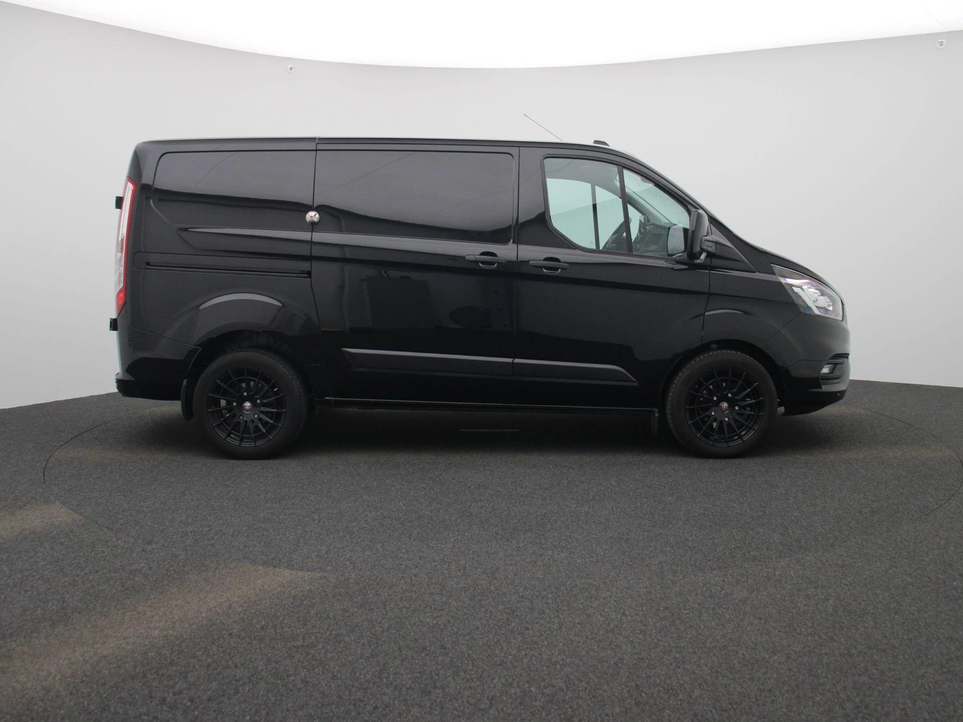 Ford-Transit Custom-image-5