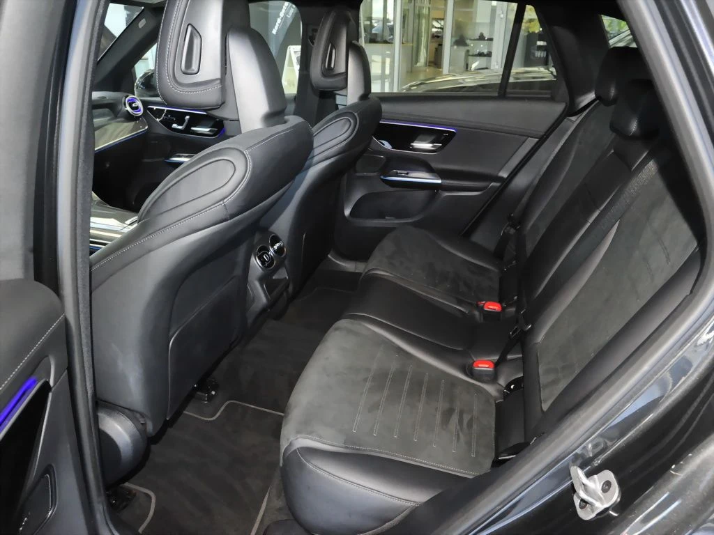 Mercedes-Benz-GLC 300 d-image-12