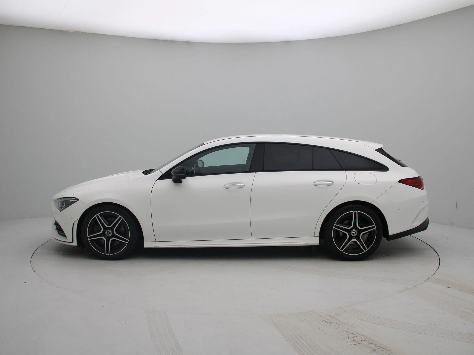 Mercedes-Benz-CLA-image-4