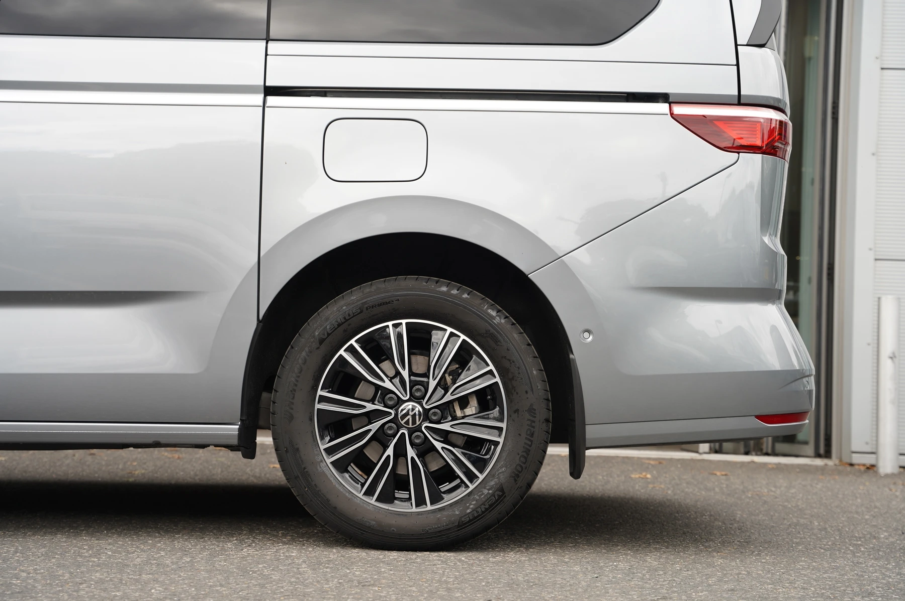 Volkswagen-Multivan-image-34
