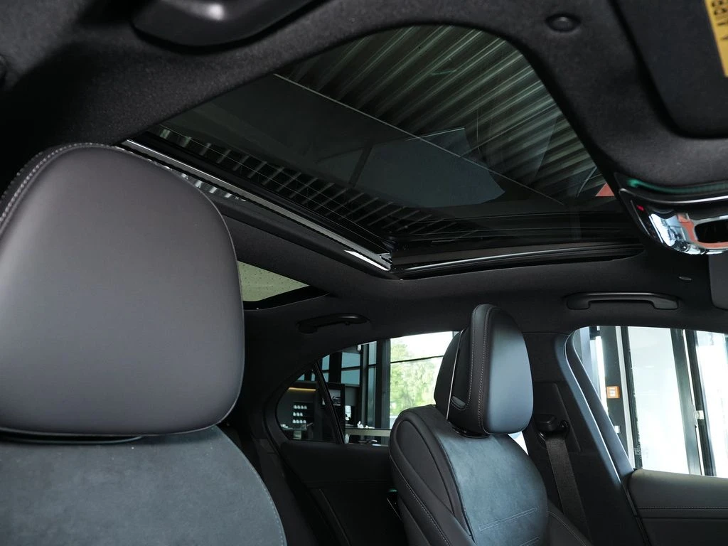 Mercedes-Benz-C-Klasse 300 de-image-12