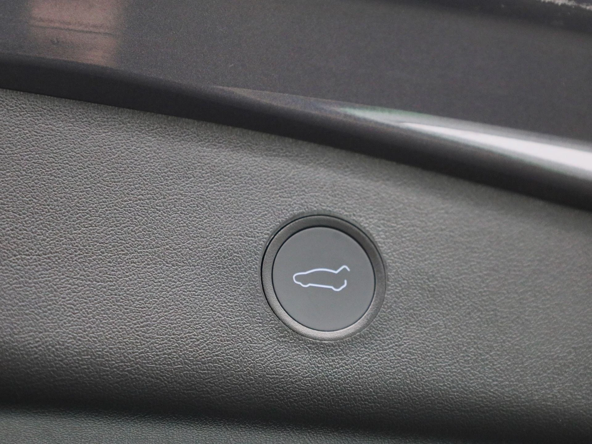 Tesla-Model 3-image-12