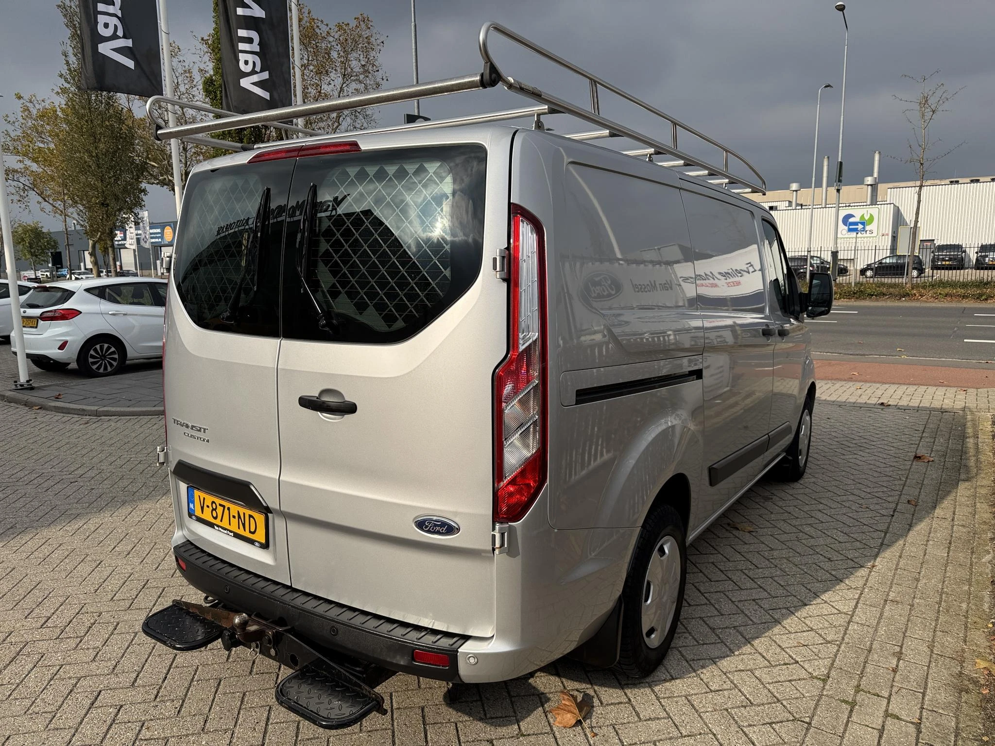 Ford-Transit Custom-image-3