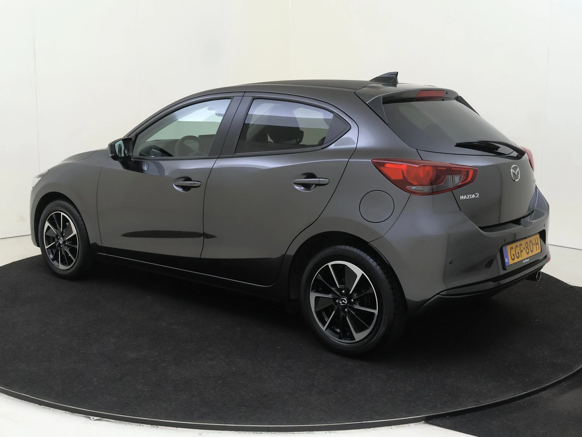 Mazda-2-image-6