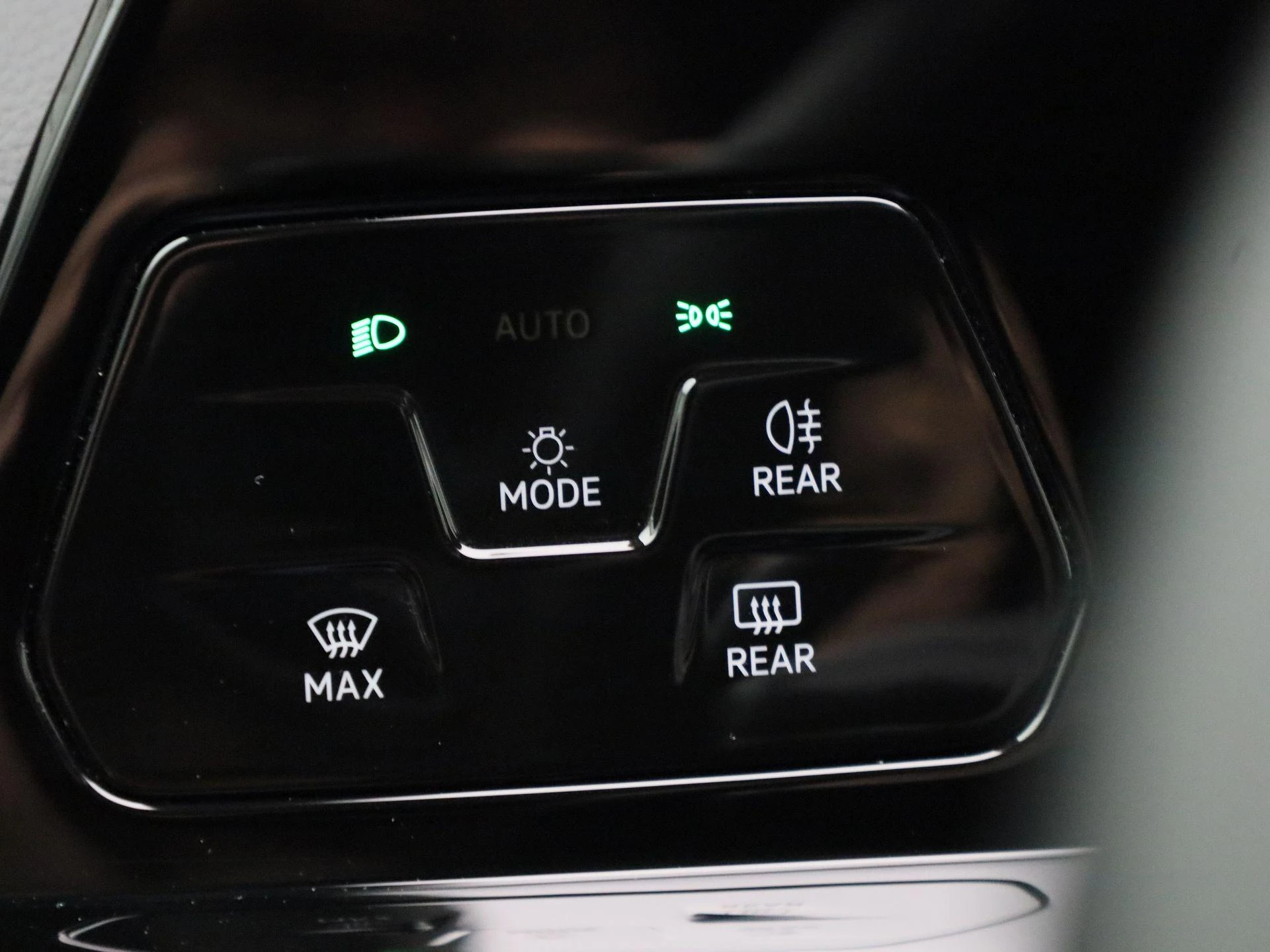 Volkswagen-Golf-image-20