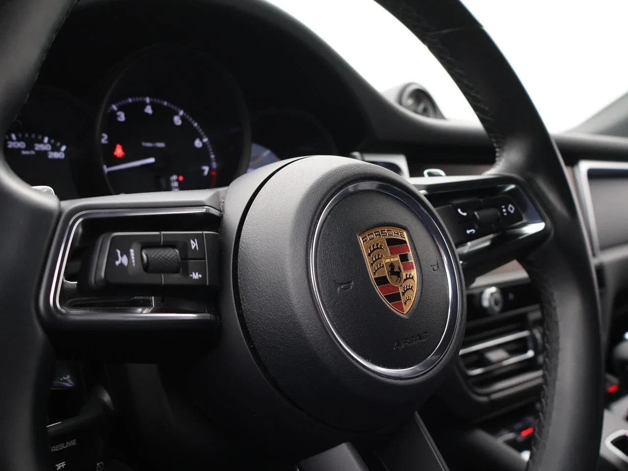 Porsche-Macan-image-16