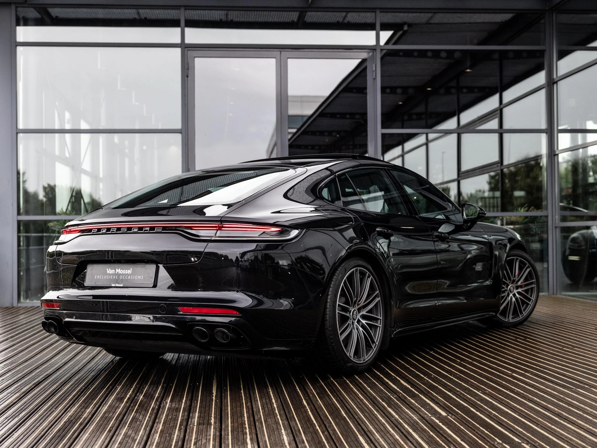 Porsche-Panamera-image-5