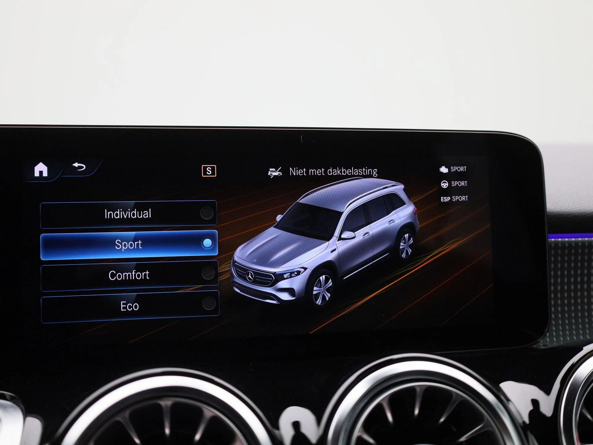 Mercedes-Benz-EQB-image-21