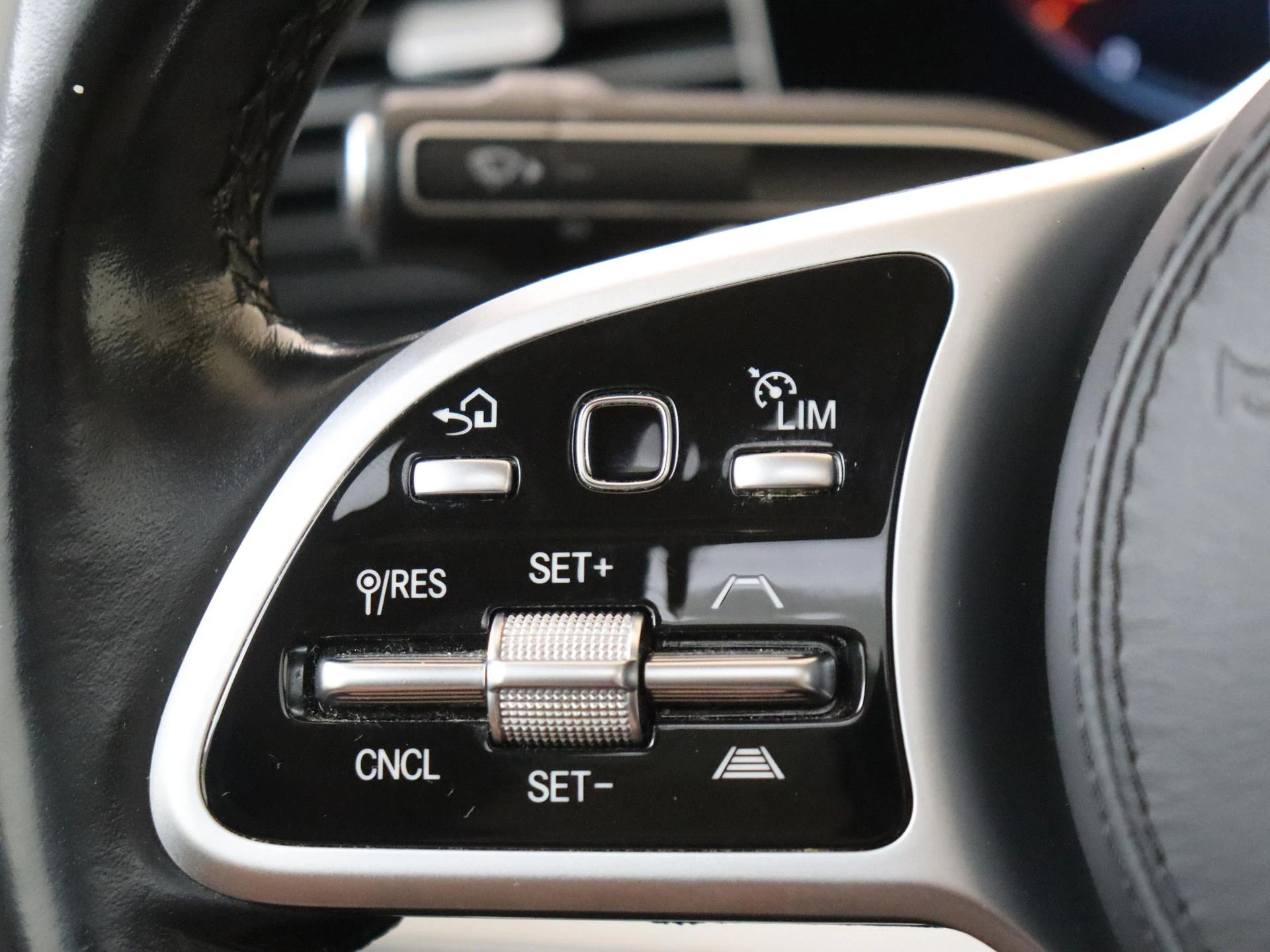 Mercedes-Benz-GLE-image-11
