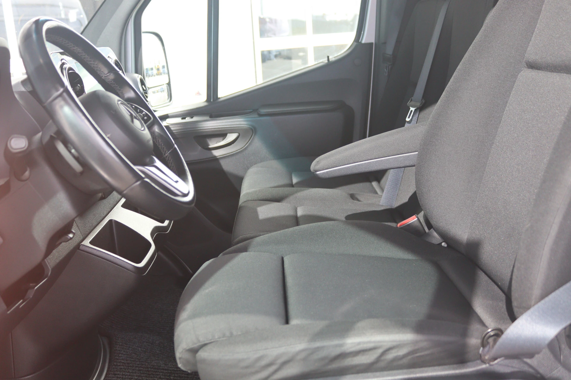Mercedes-Benz-Sprinter-image-5