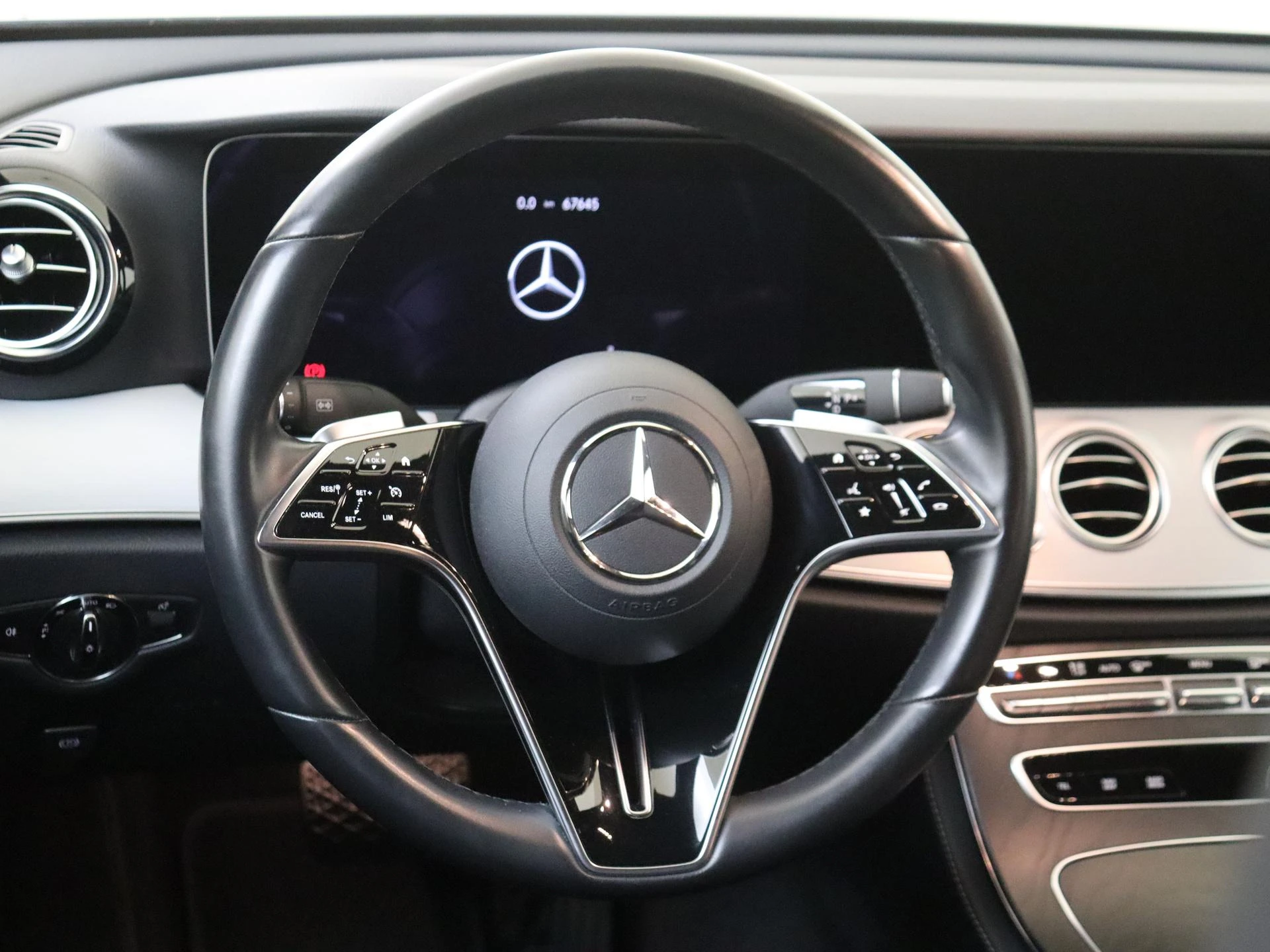 Mercedes-Benz-E-Klasse-image-9