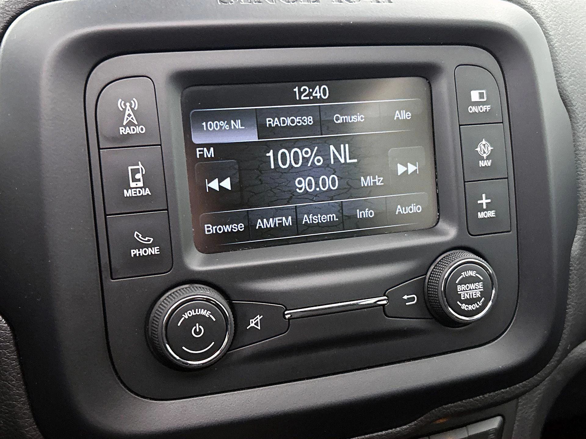 Jeep-Renegade-image-29