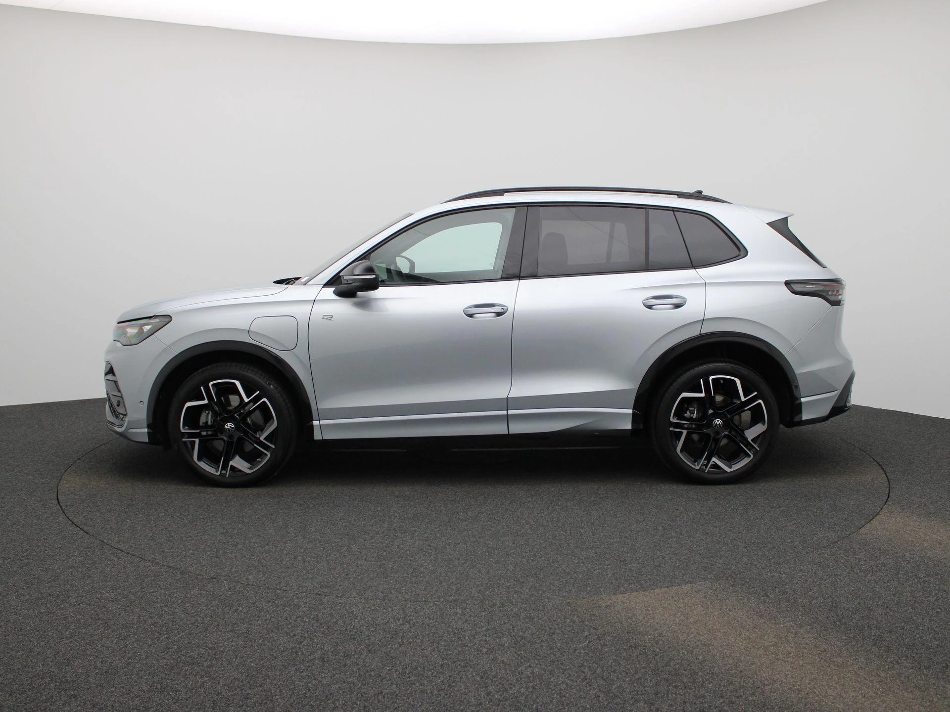 Volkswagen-Tiguan-image-3
