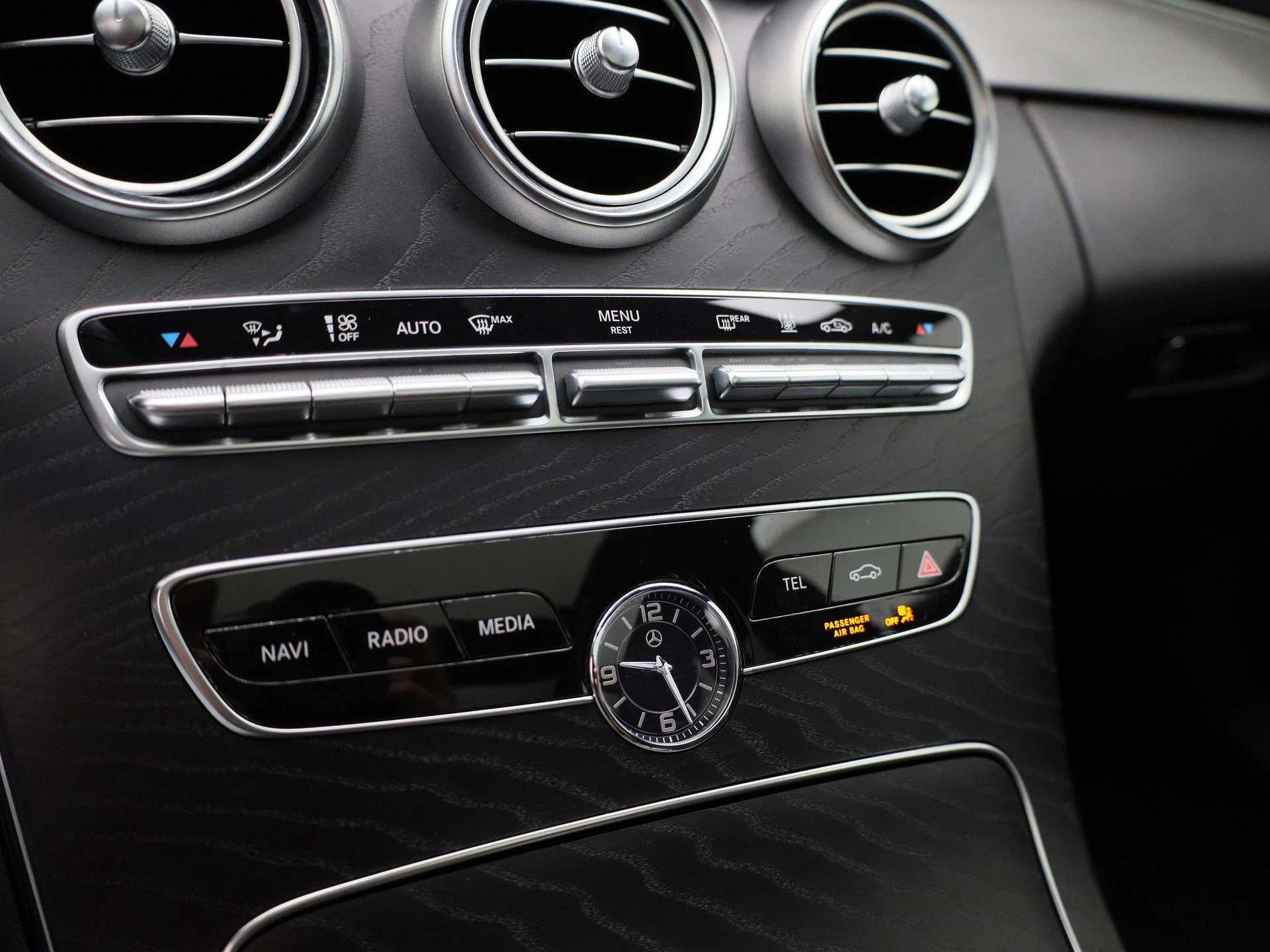 Mercedes-Benz-C-Klasse-image-24
