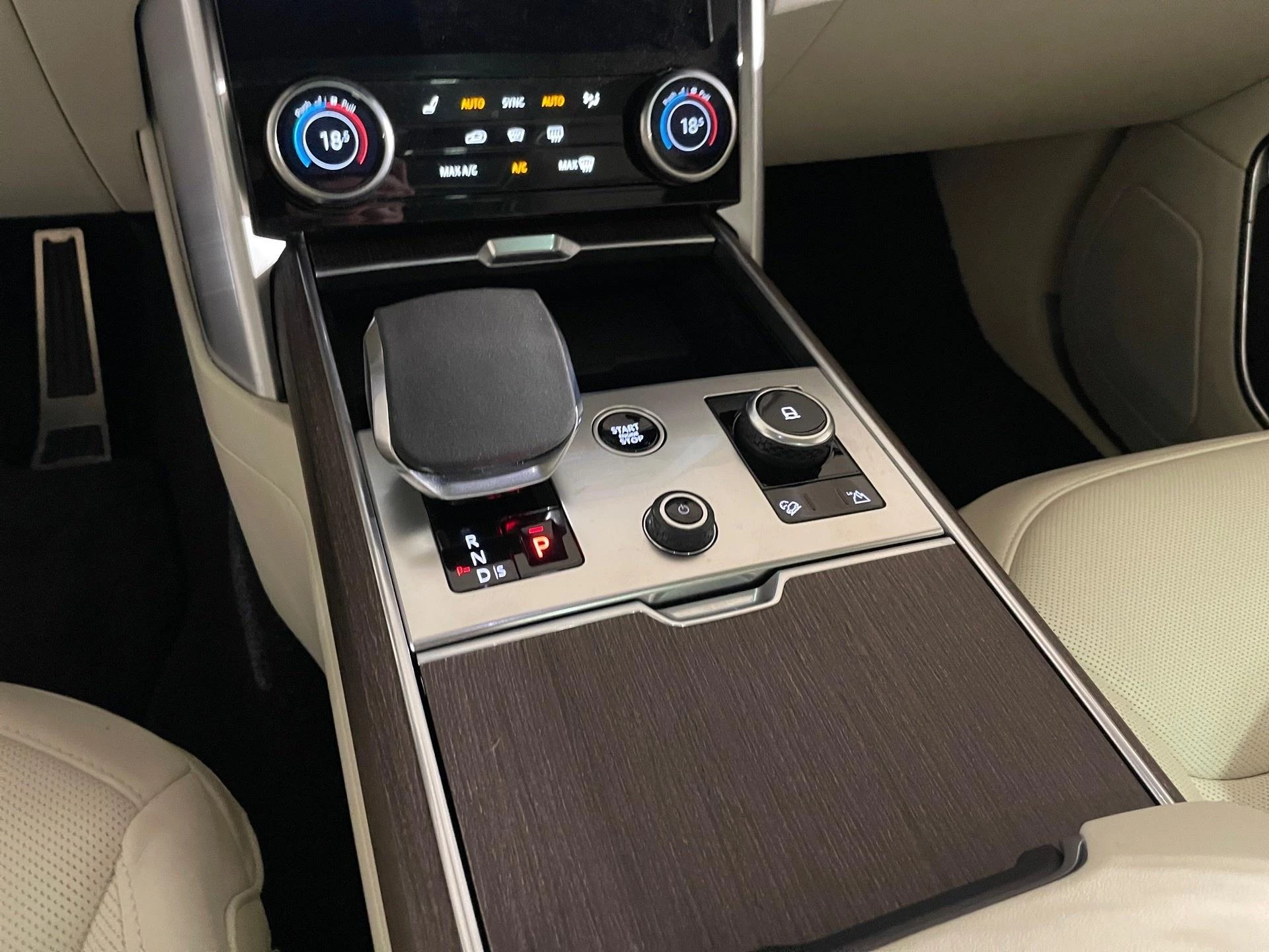 Land Rover-Range Rover-image-9