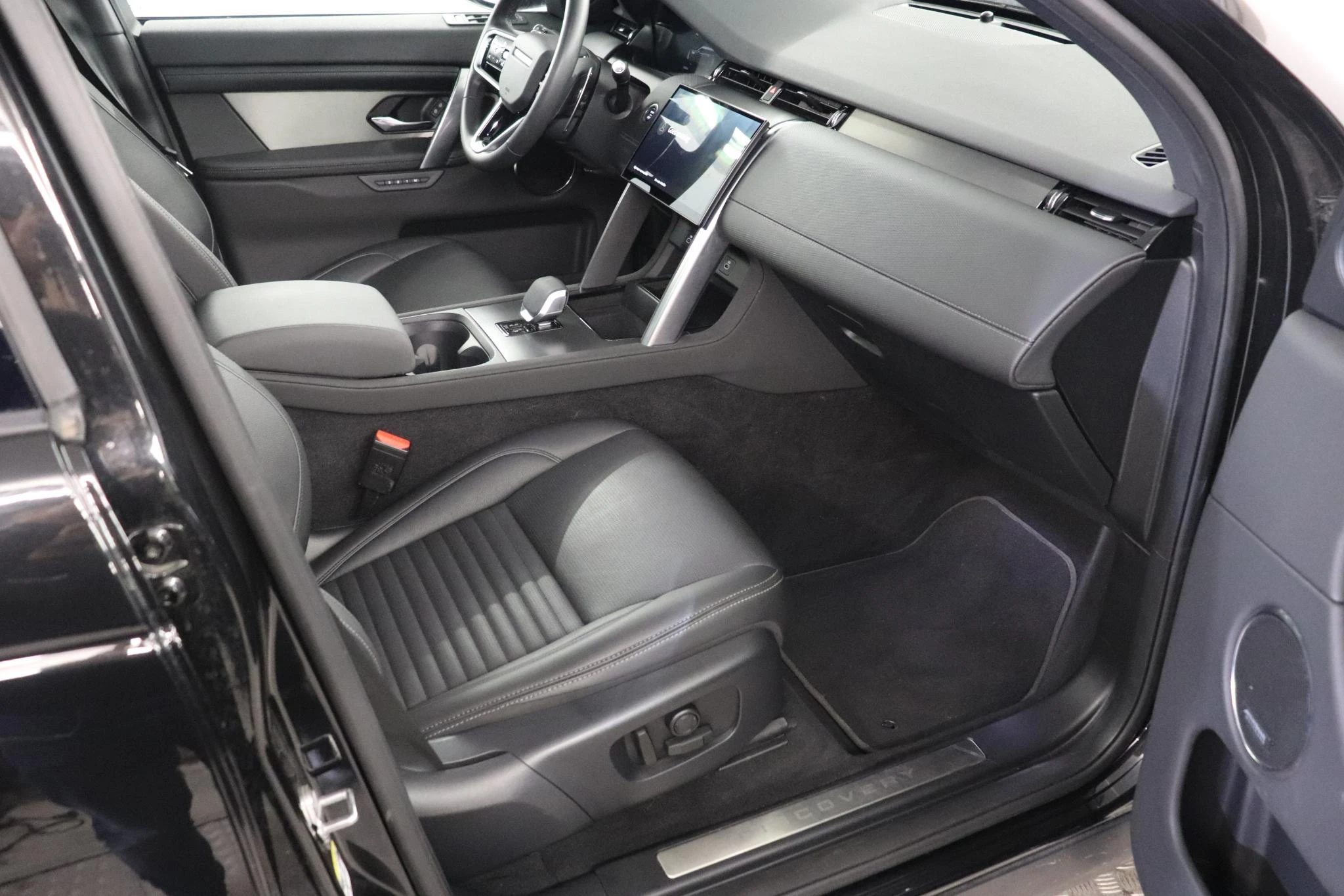 Land Rover-Discovery Sport-image-10