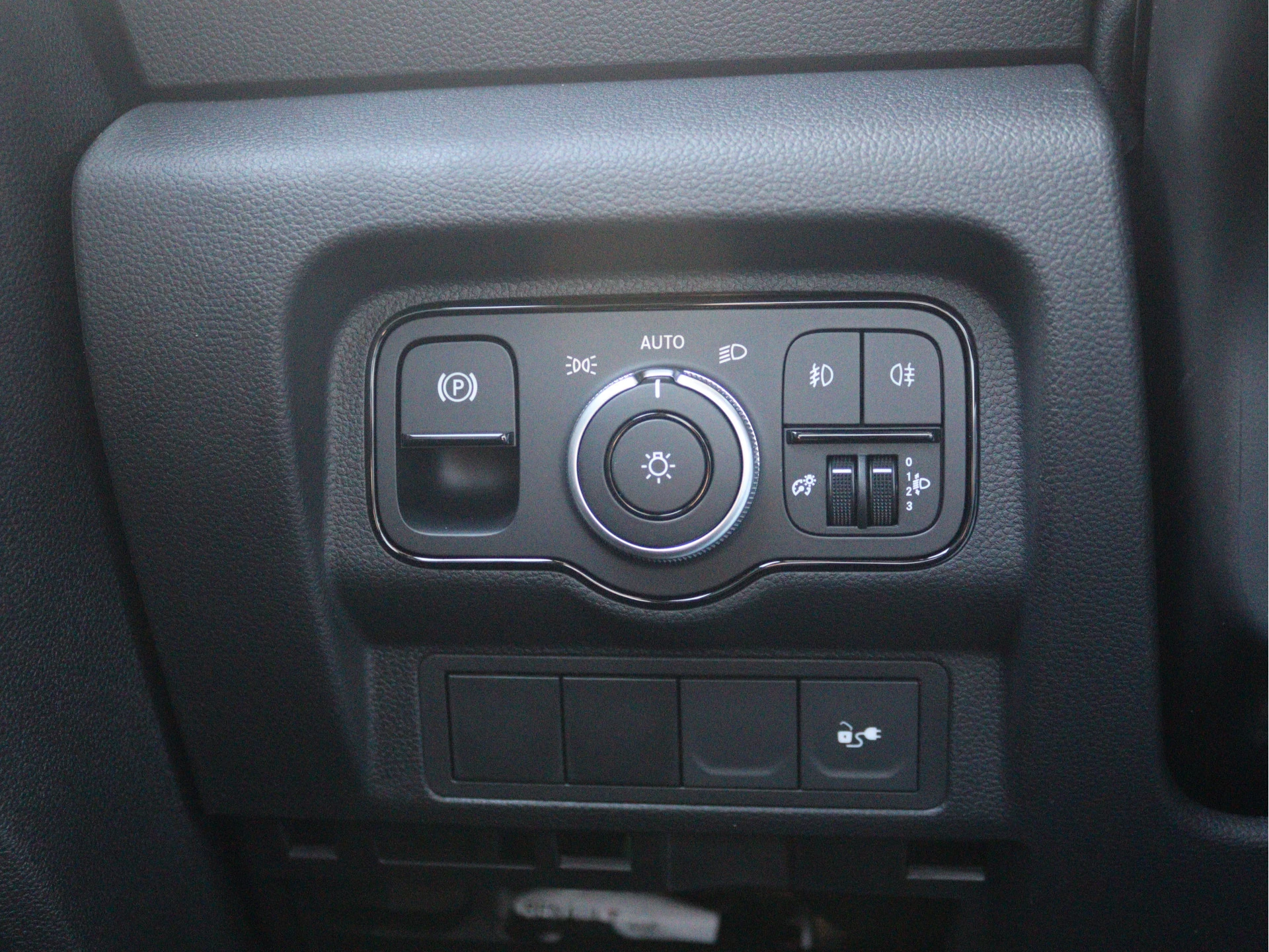 Mercedes-Benz-eCitan-image-12