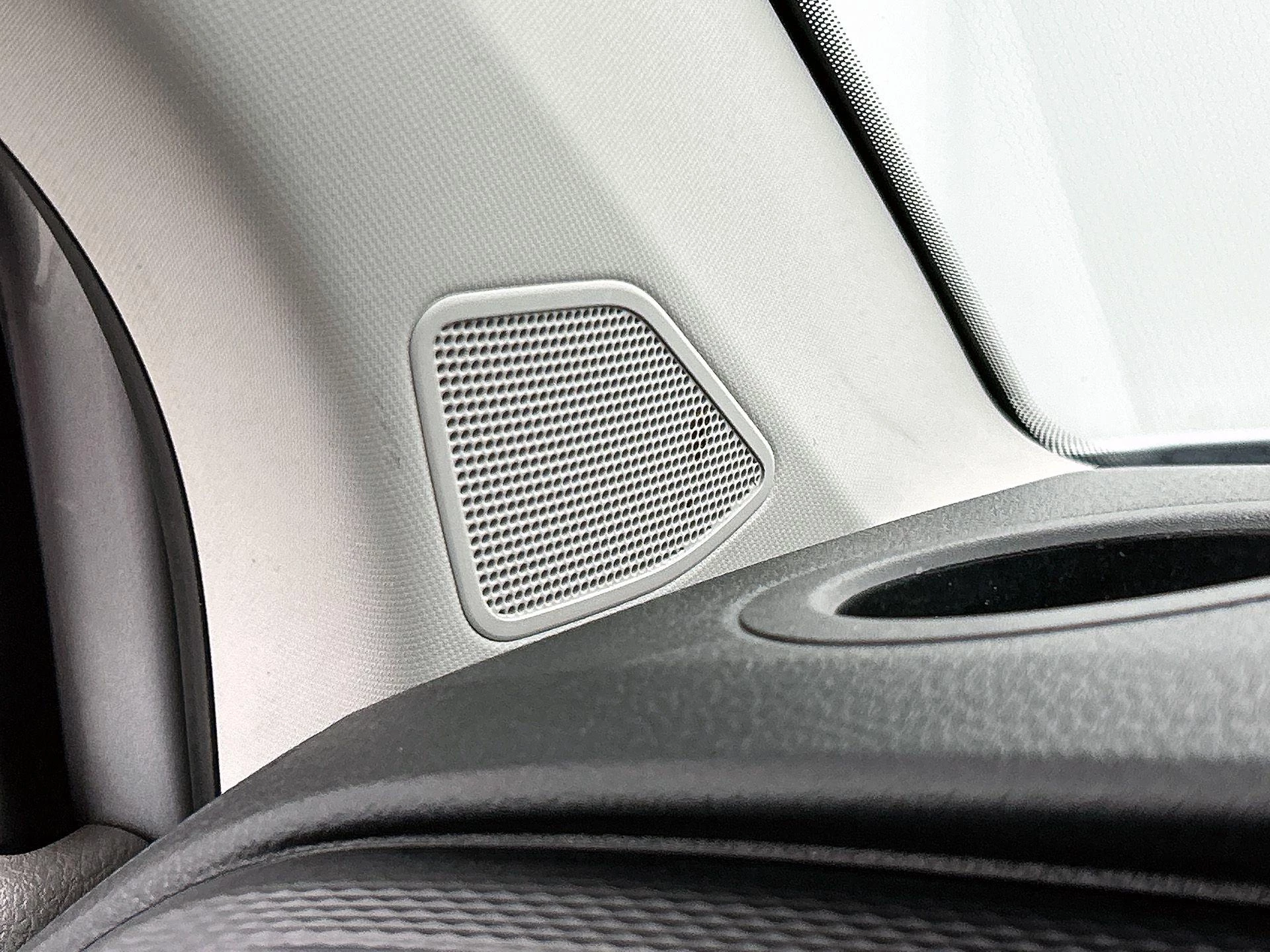 Volkswagen-Transporter-image-10