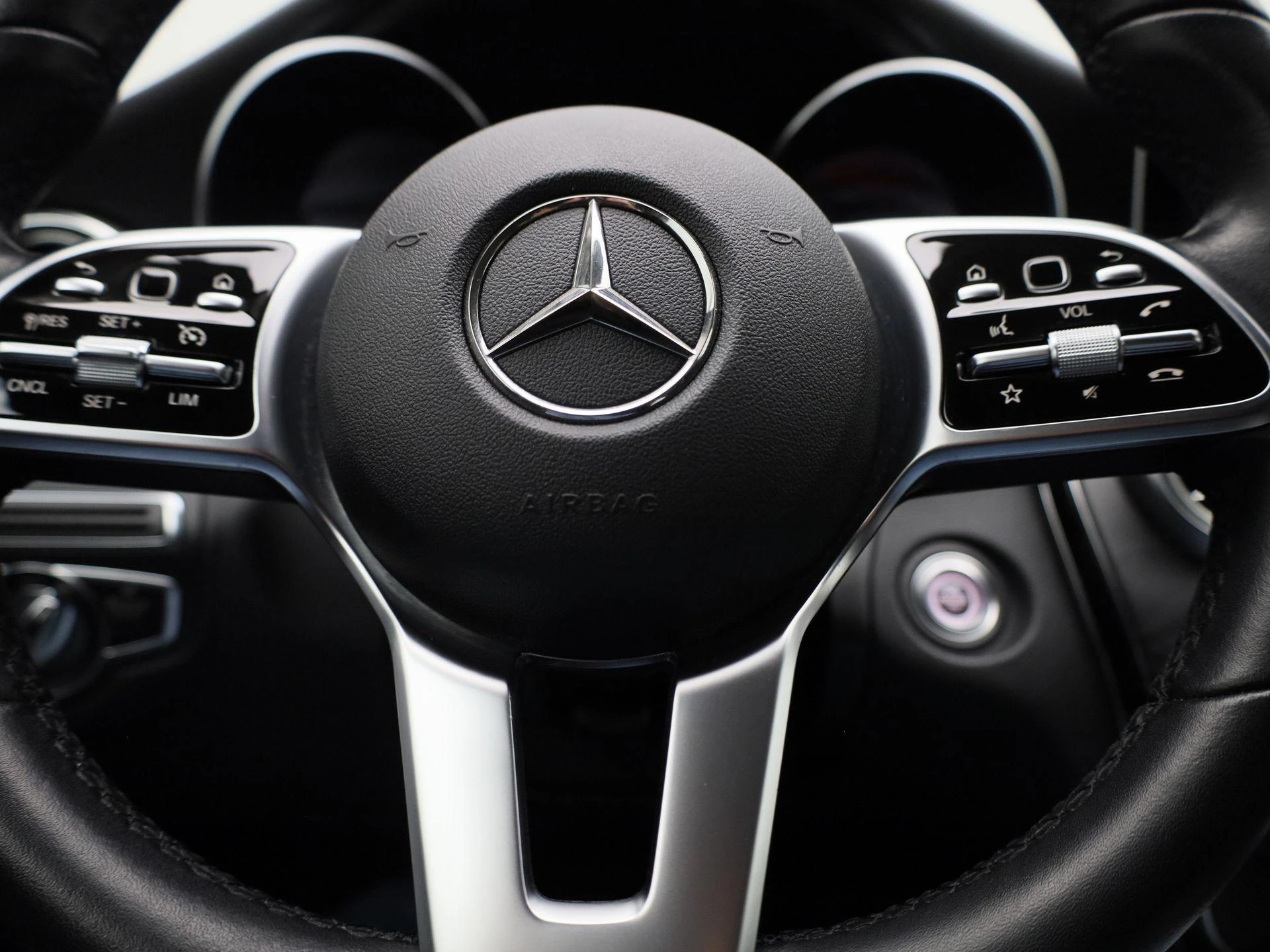 Mercedes-Benz-C-Klasse-image-26