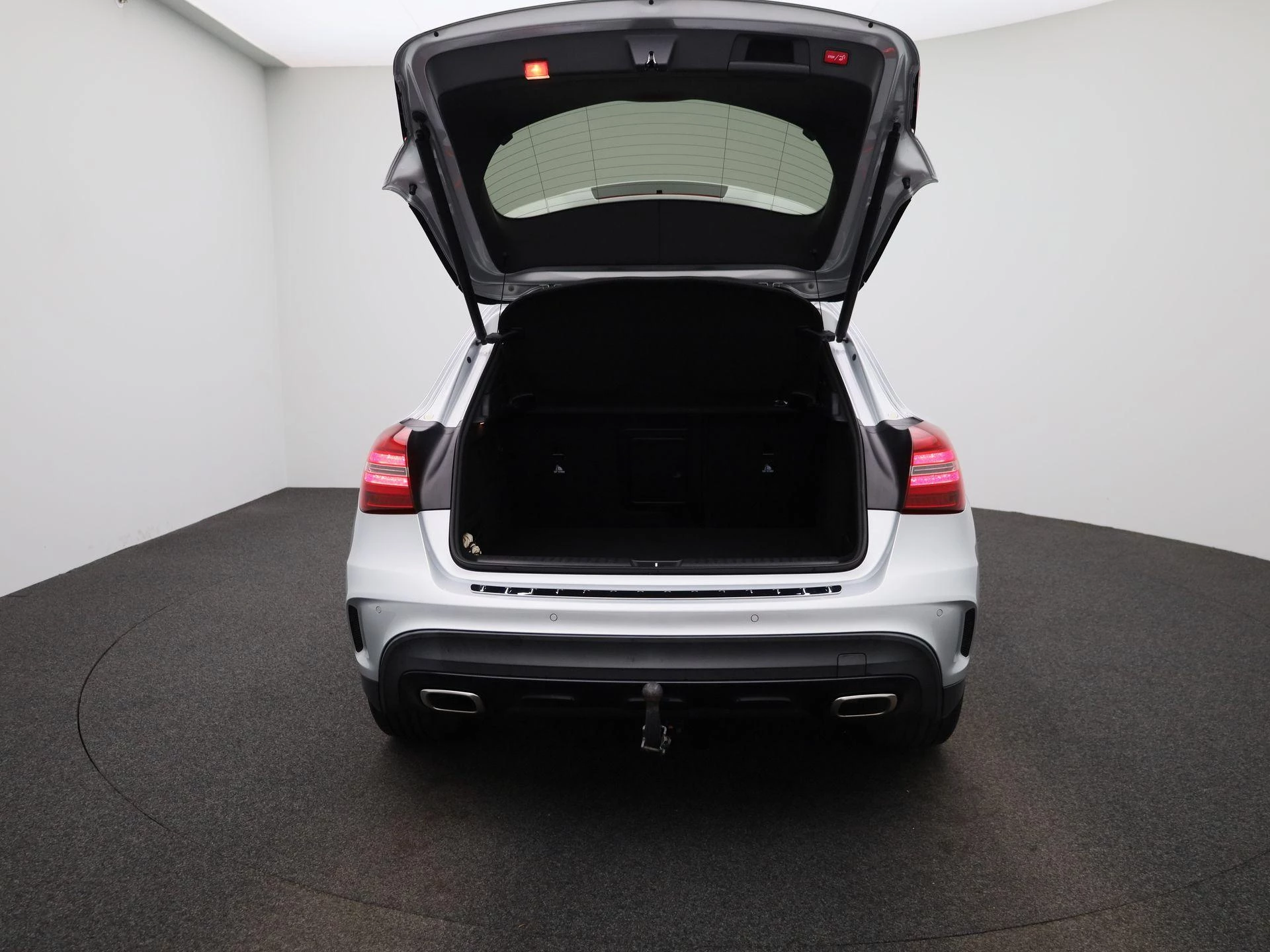 Mercedes-Benz-GLA-image-10