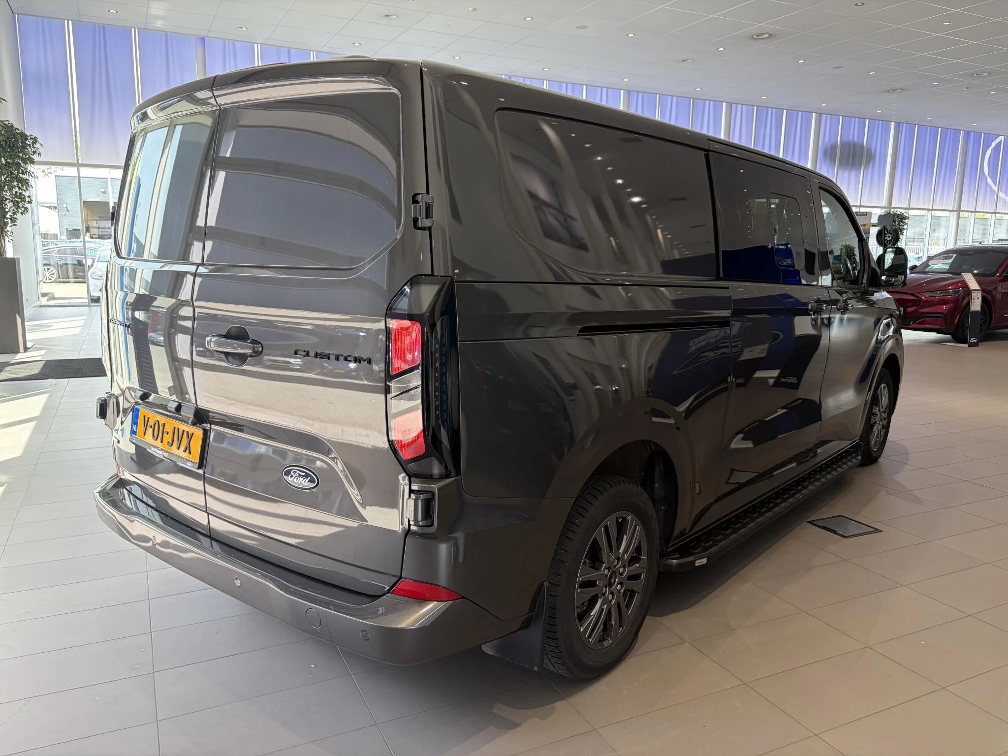 Ford Transit Custom 320 2.5 PHEV L2H1 Limited DC