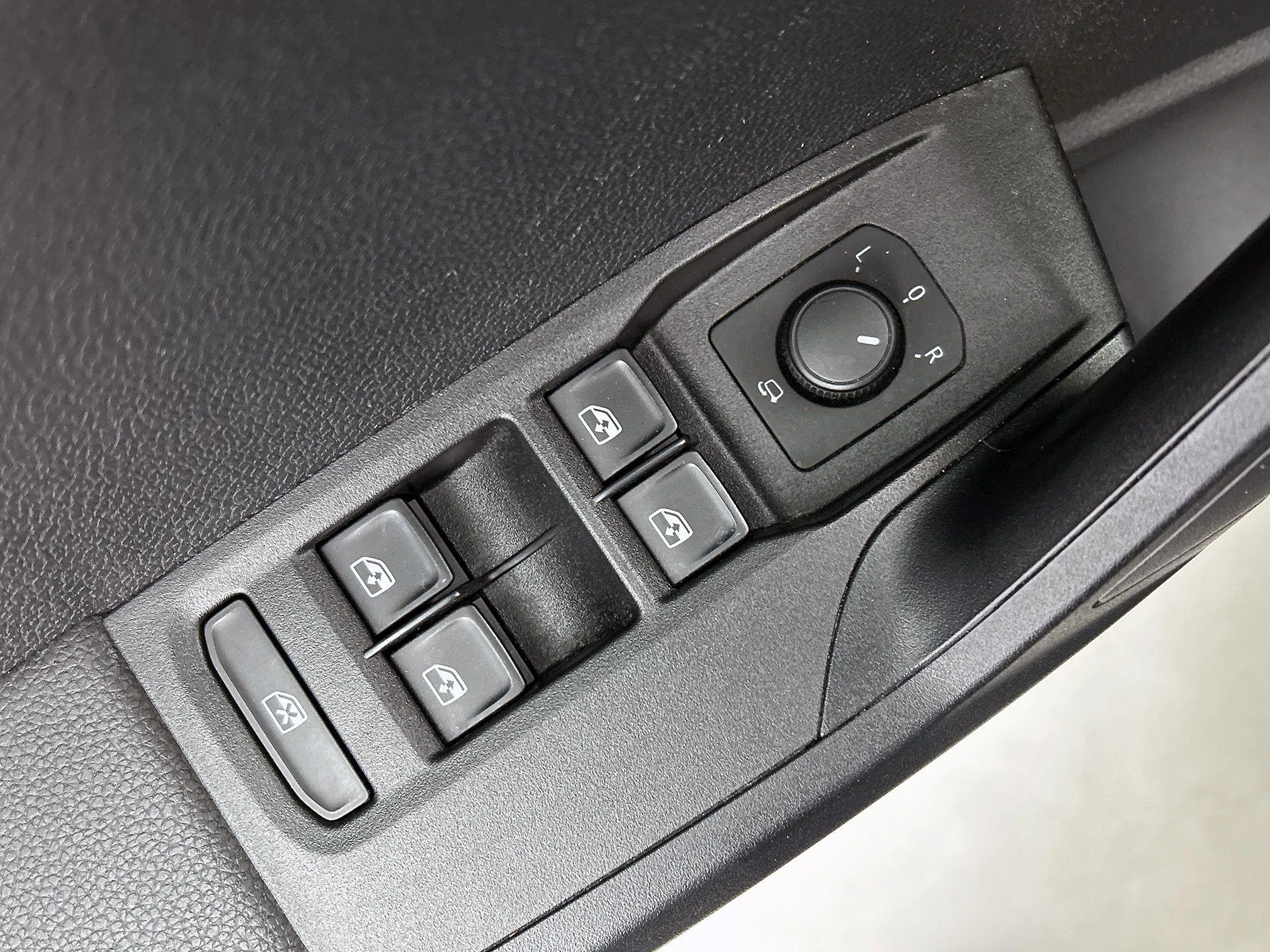 SEAT-Arona-image-28