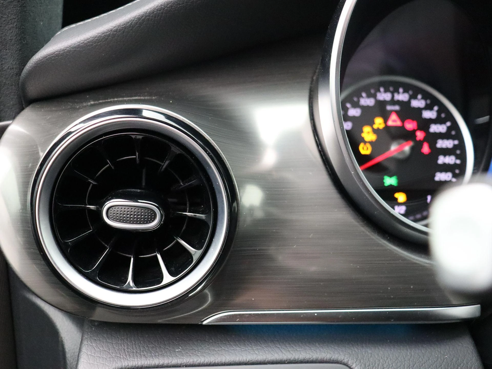 Mercedes-Benz-Classe V-image-12