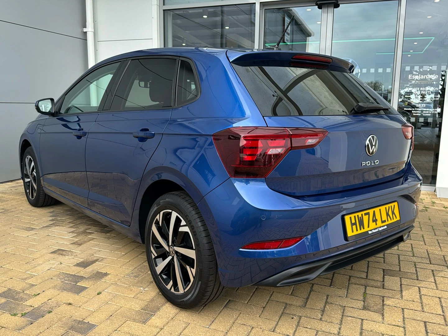 Volkswagen-Polo-image-2