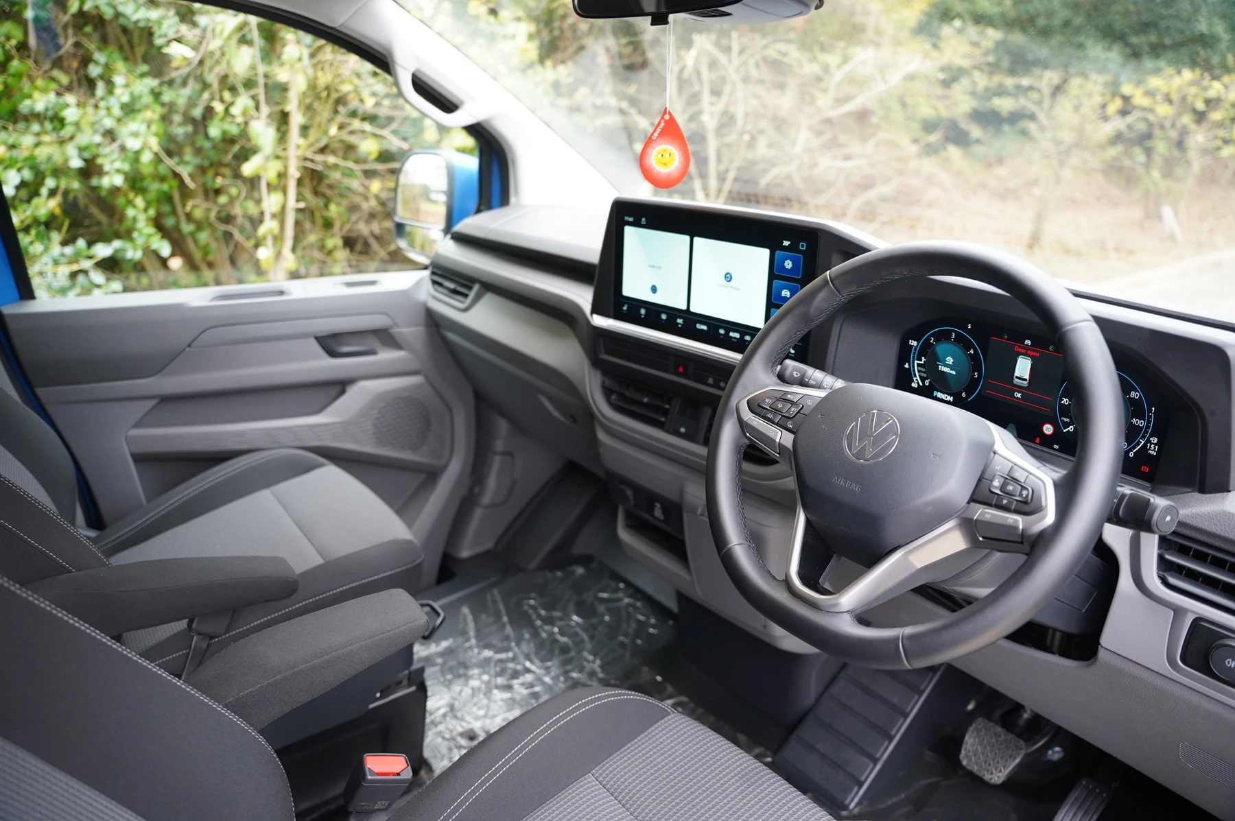 Volkswagen-Transporter-image-5