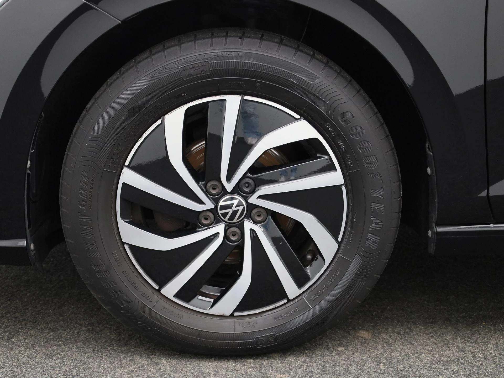 Volkswagen-Polo-image-12
