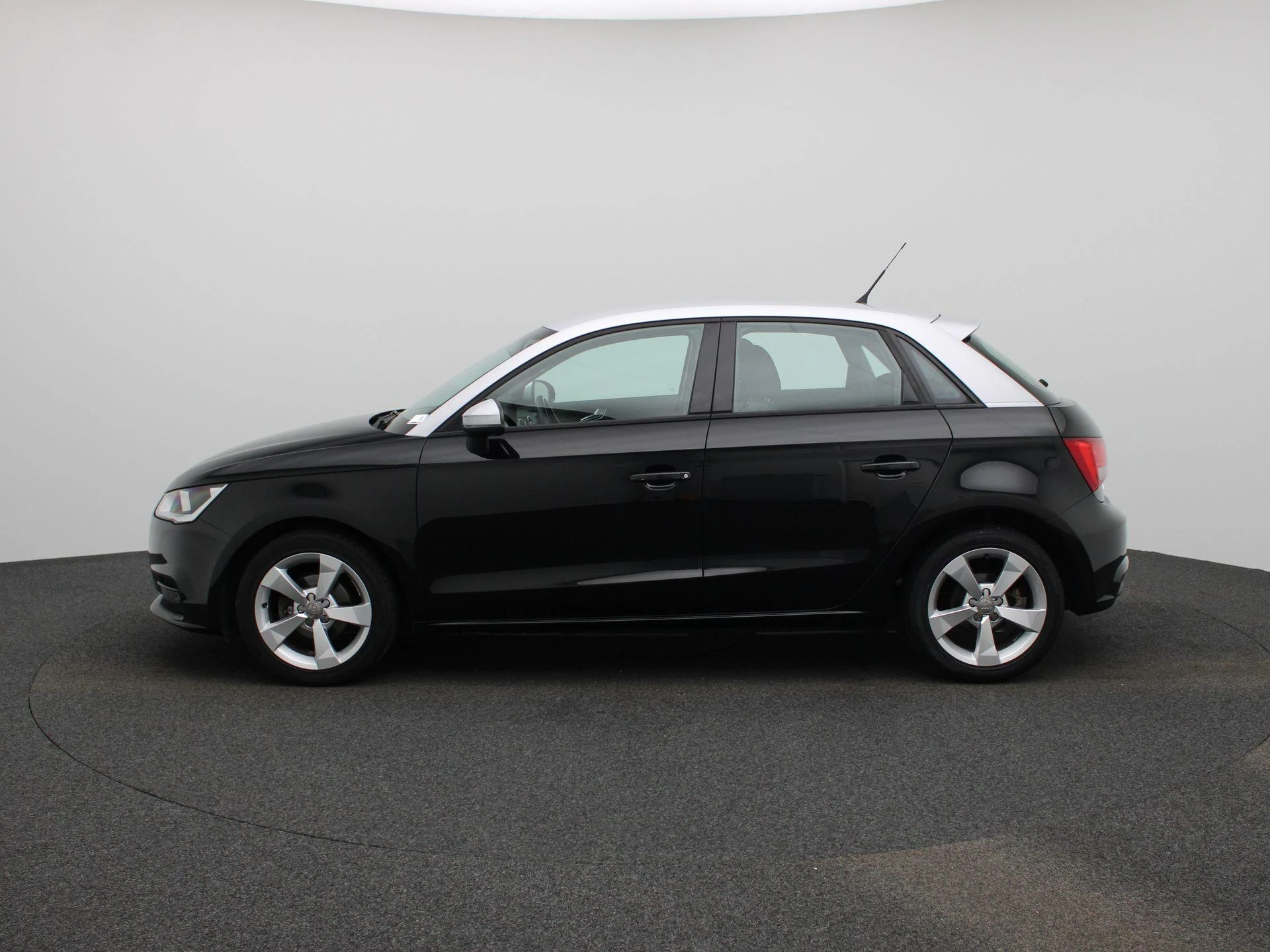 Audi-A1 Sportback-image-3