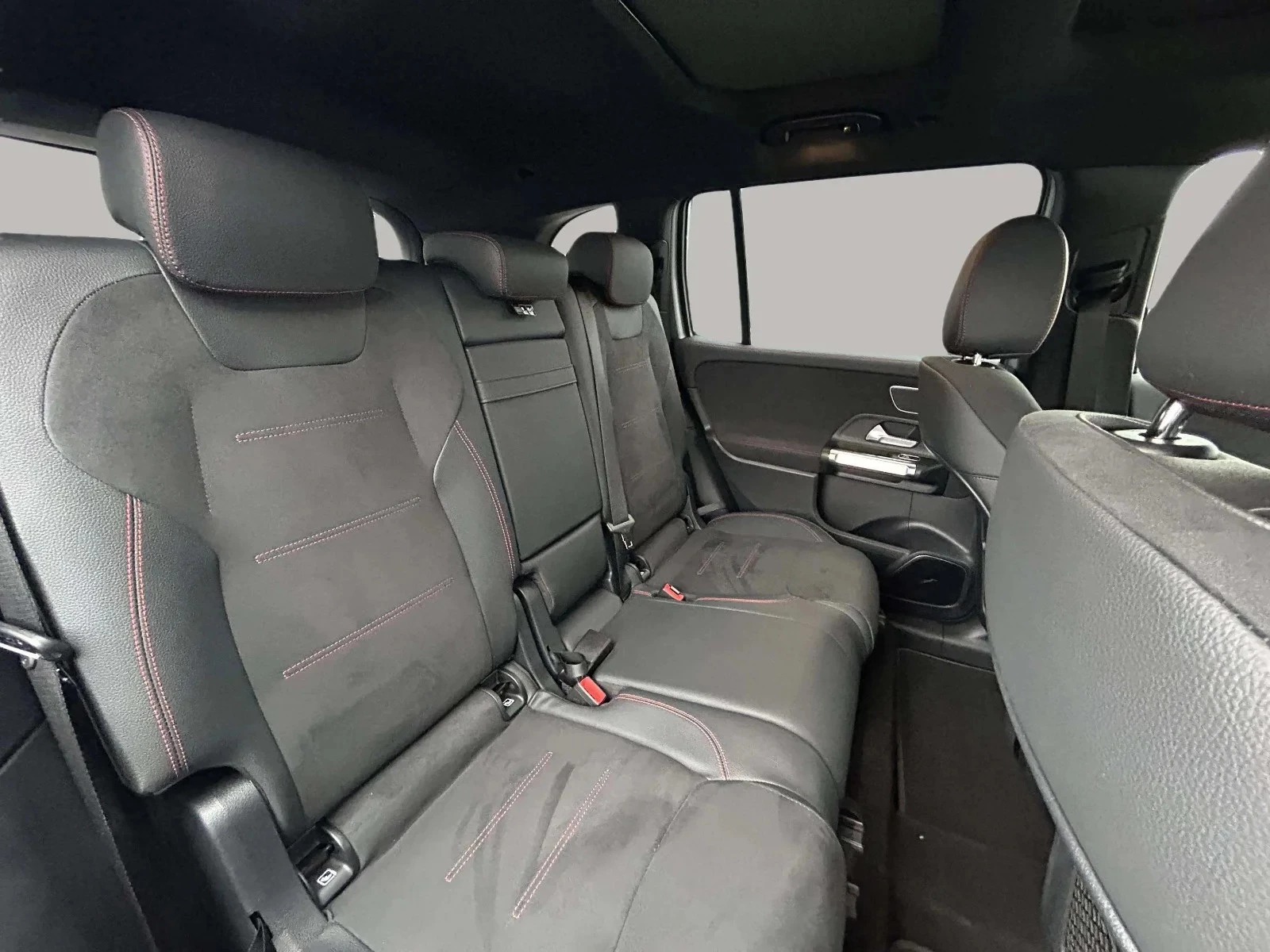 Mercedes-Benz-EQB-image-15