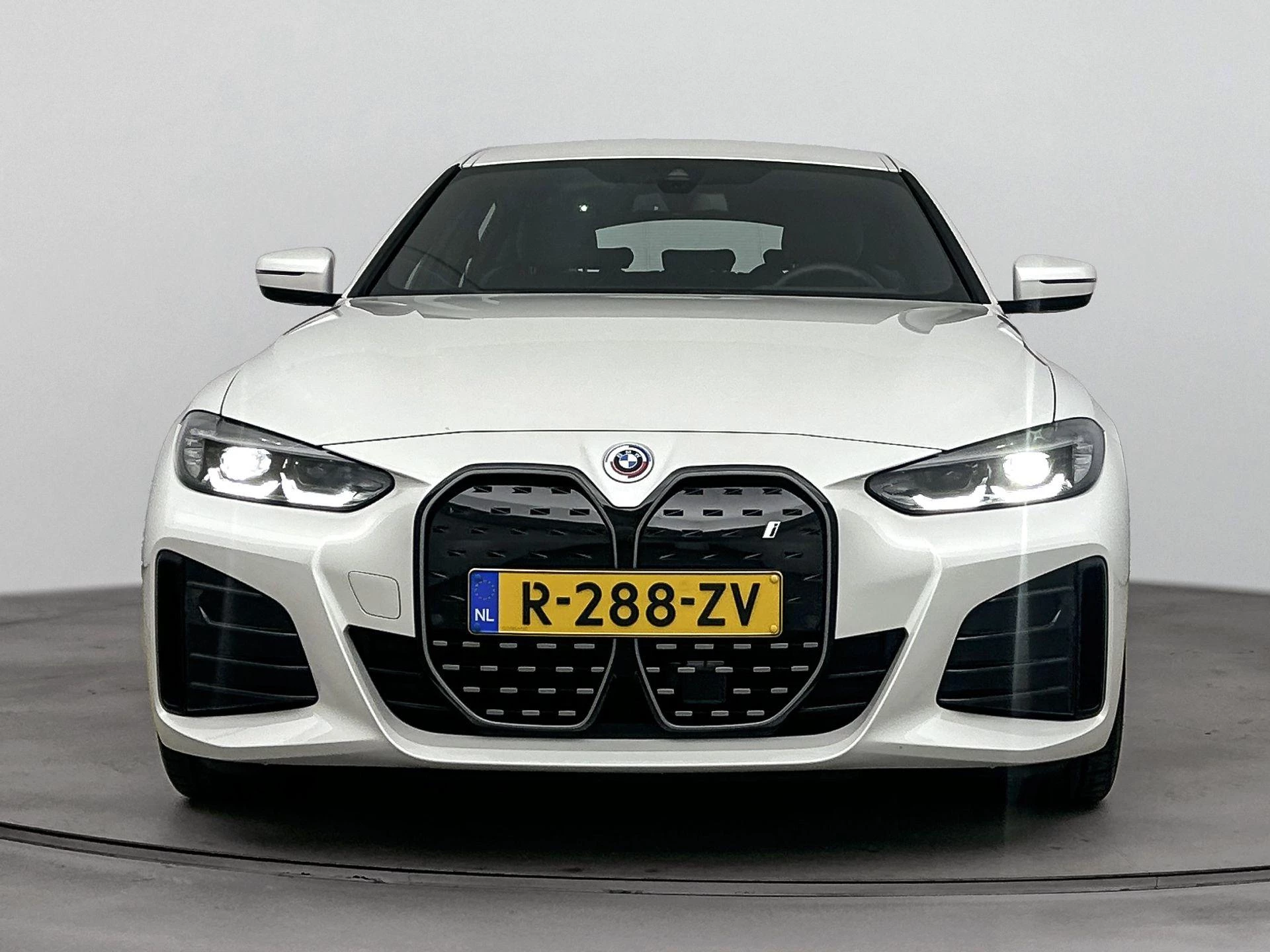 BMW-i4-image-4