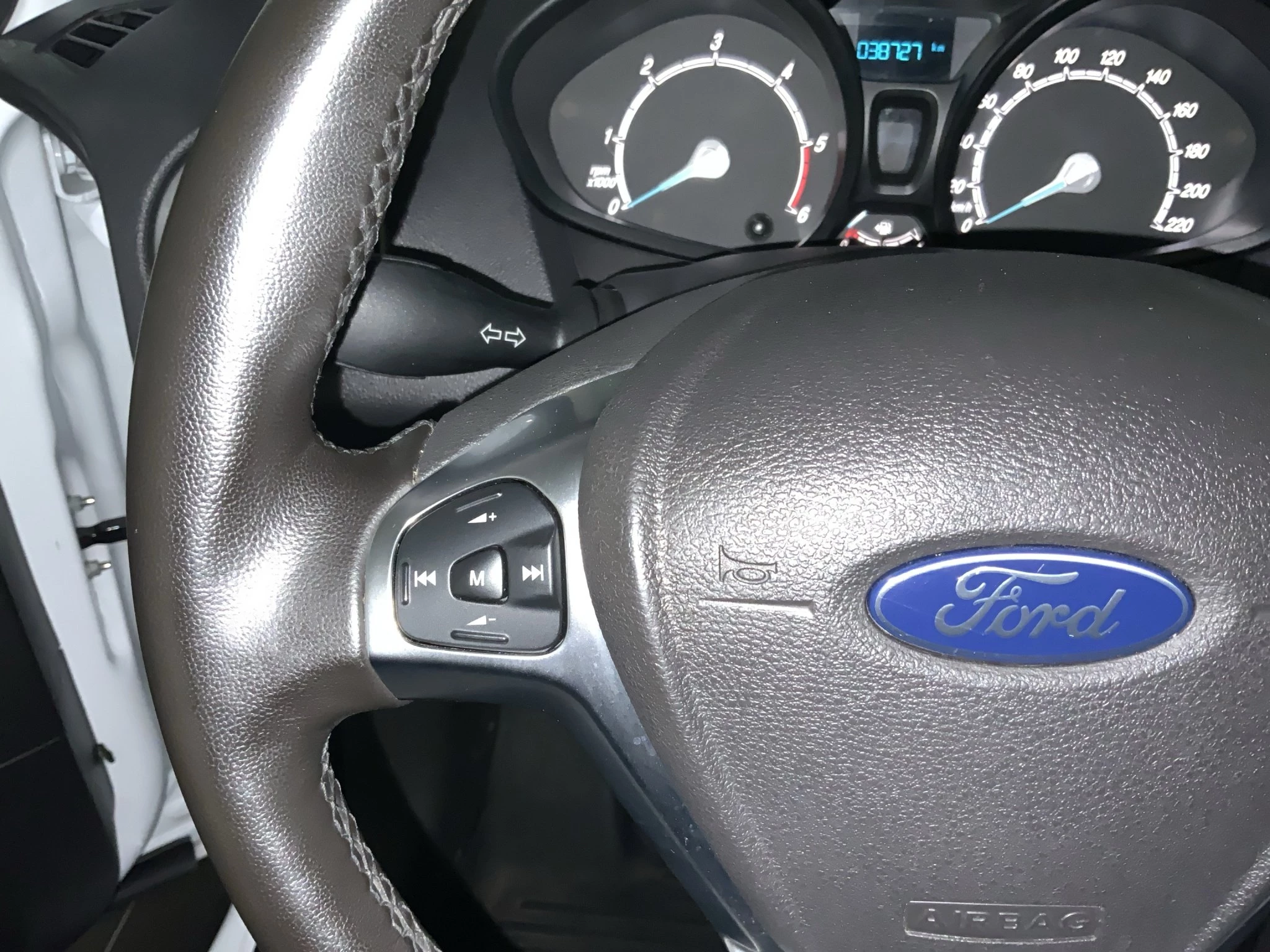 Ford-Transit Courier-image-9