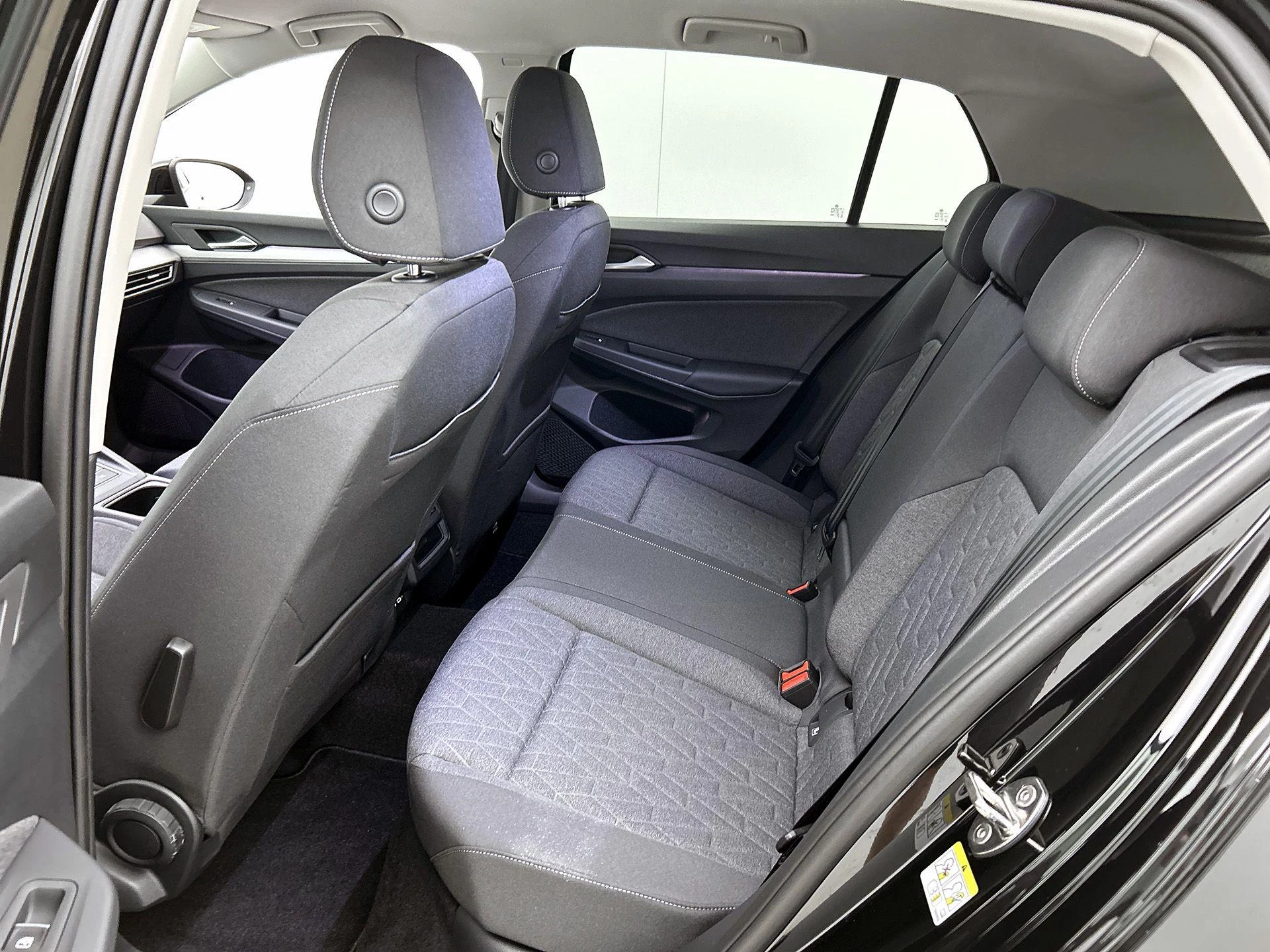 Volkswagen-Golf-image-26